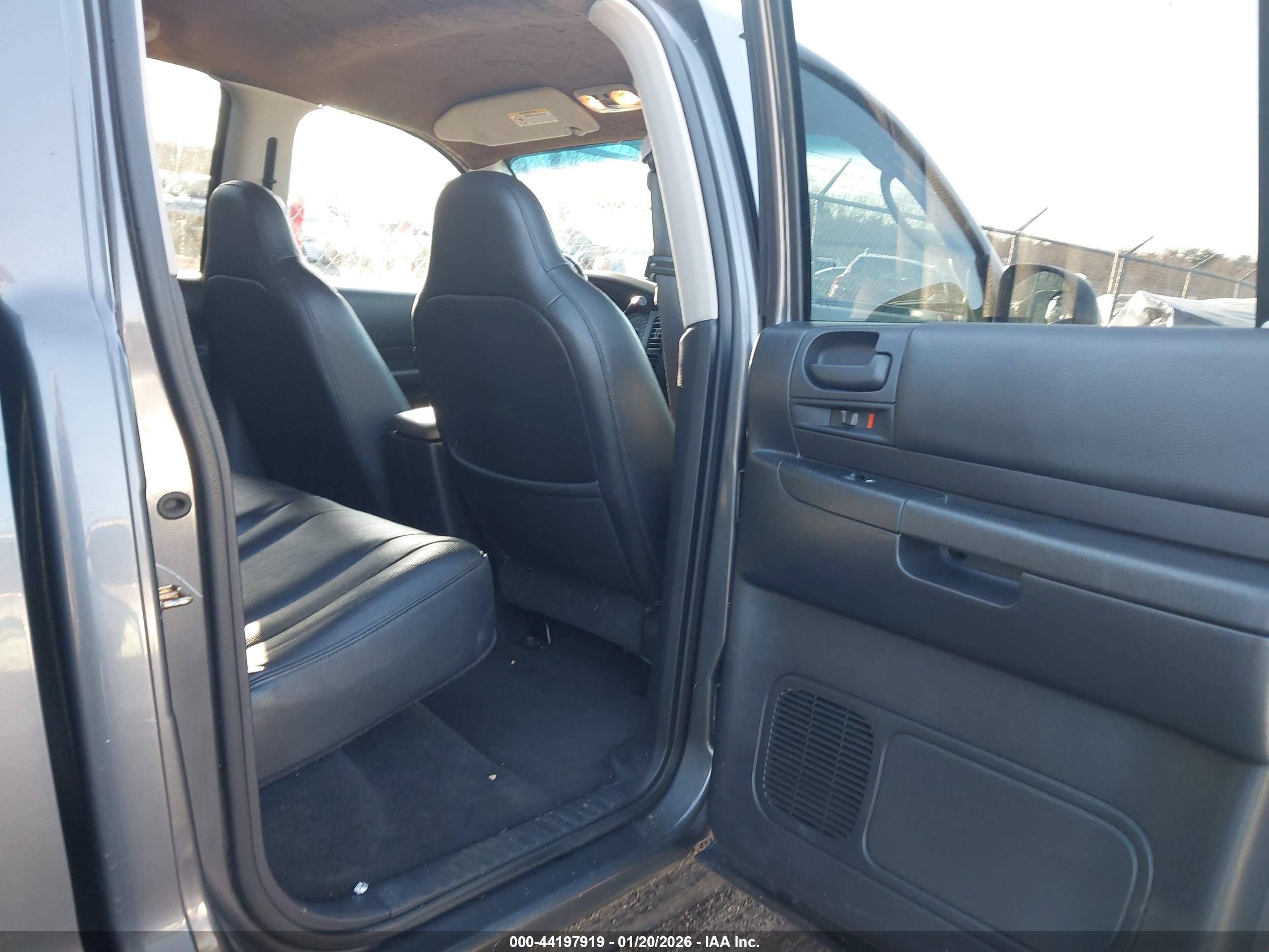 DODGE DAKOTA image 8