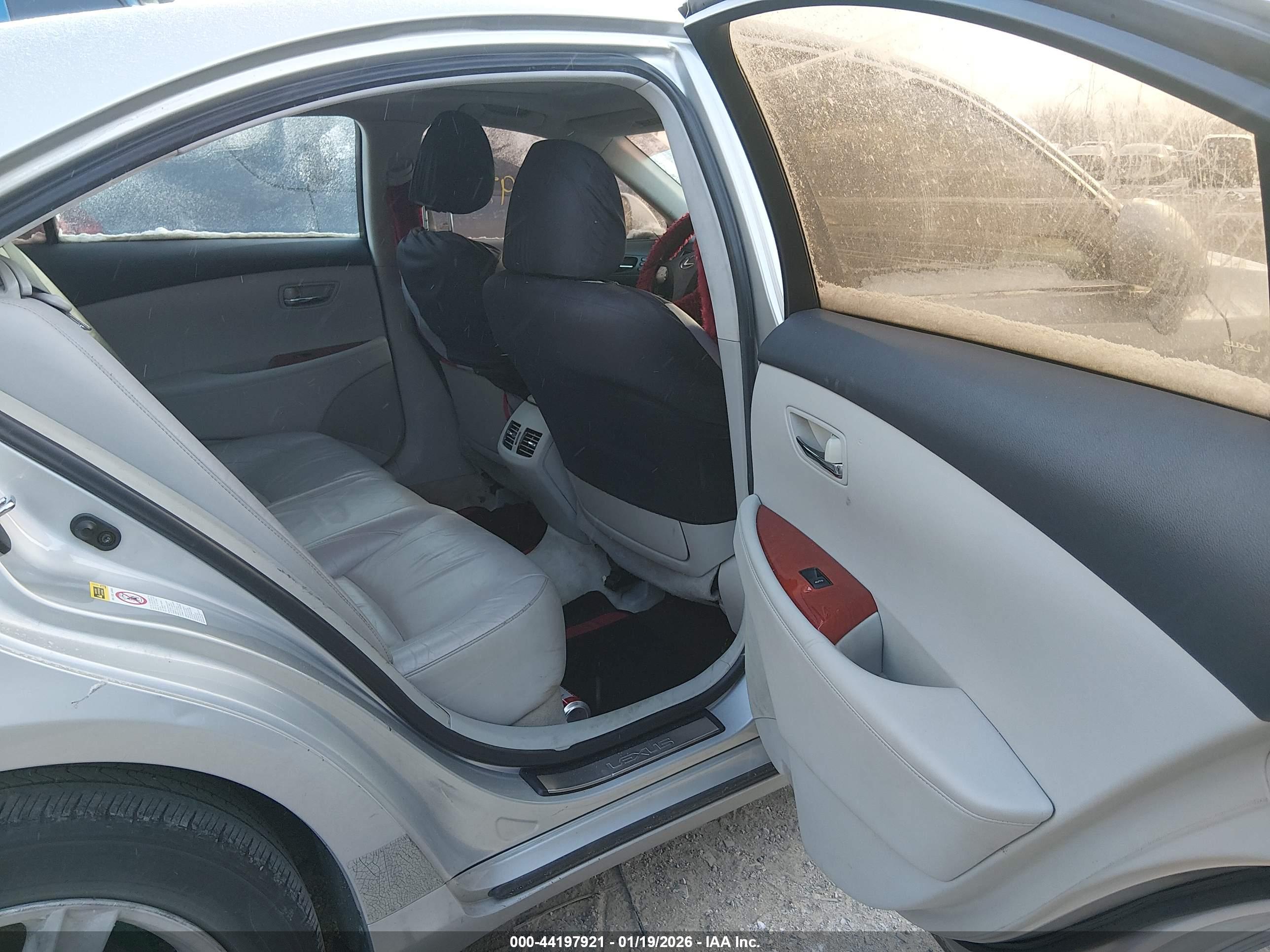 LEXUS ES image 8
