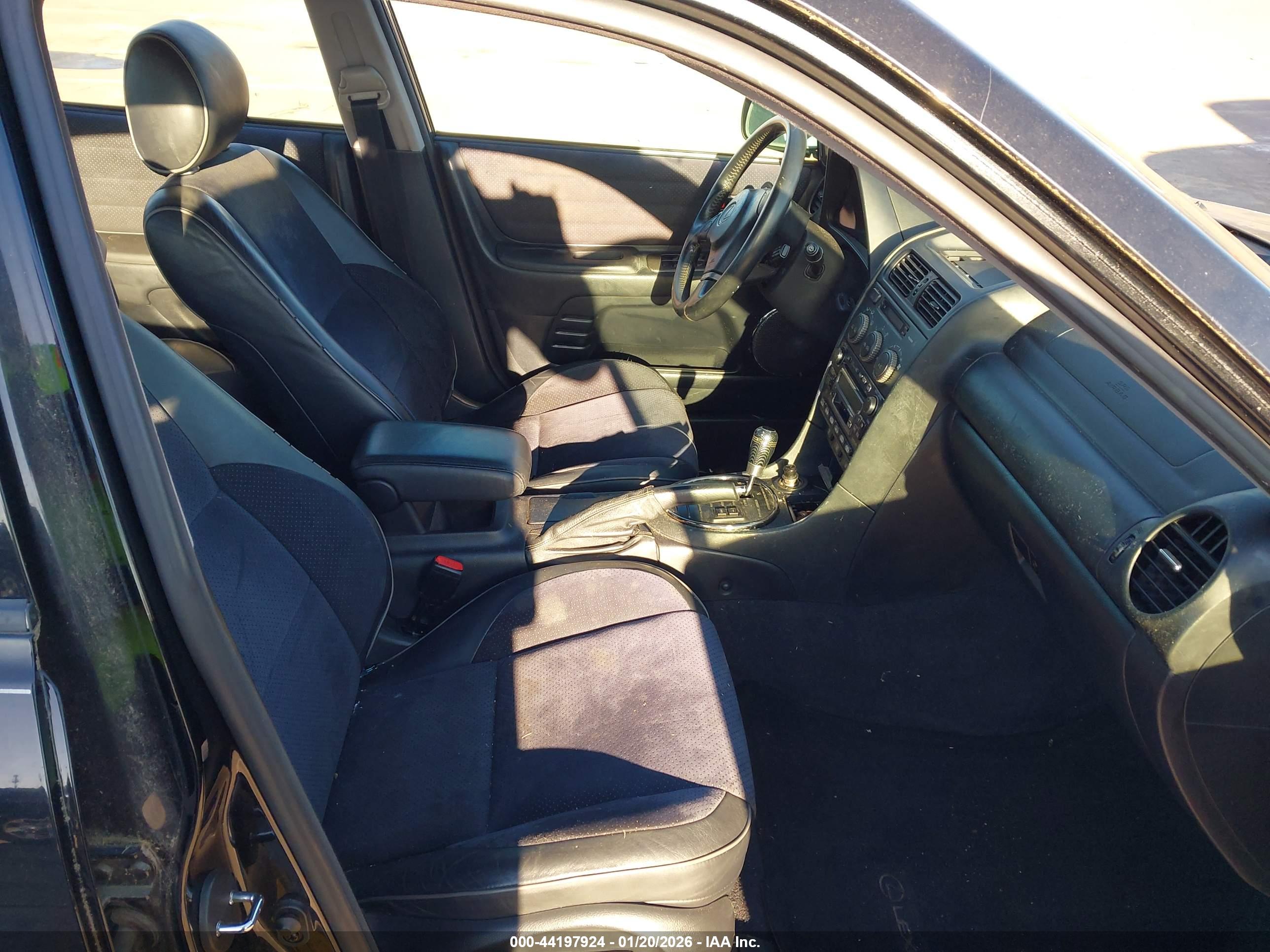 LEXUS IS image 5