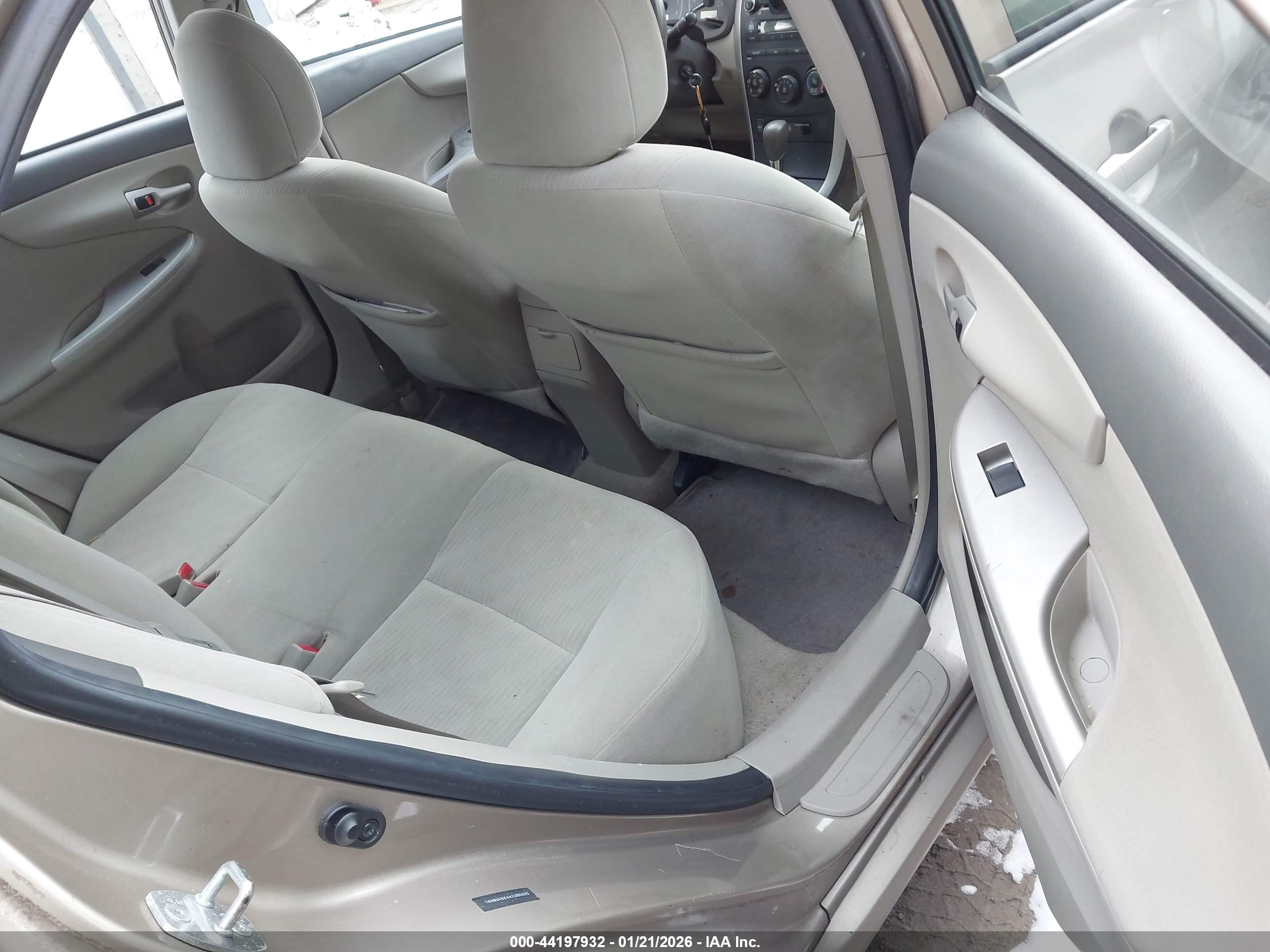 TOYOTA COROLLA image 8