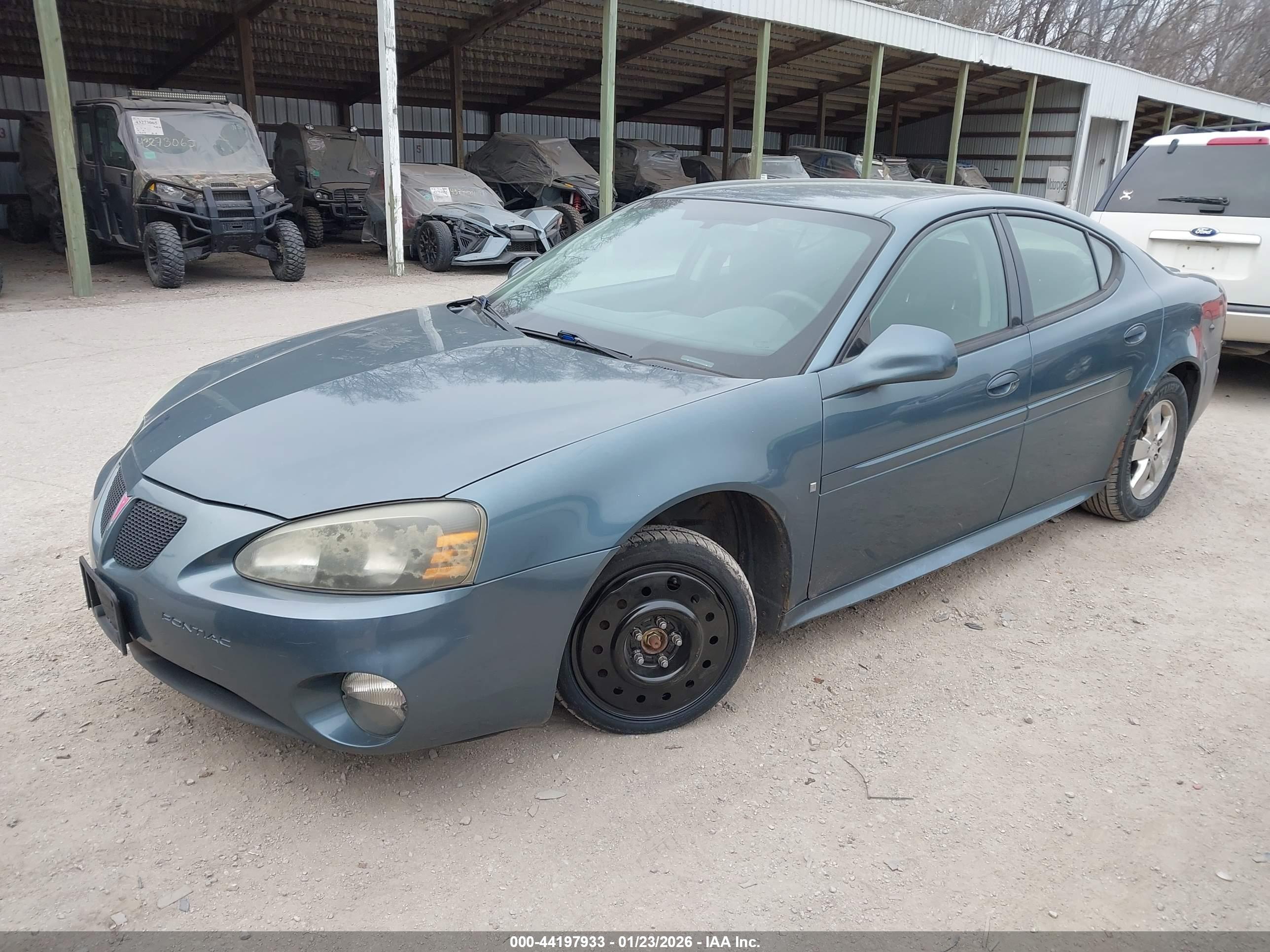 PONTIAC GRAND image 2
