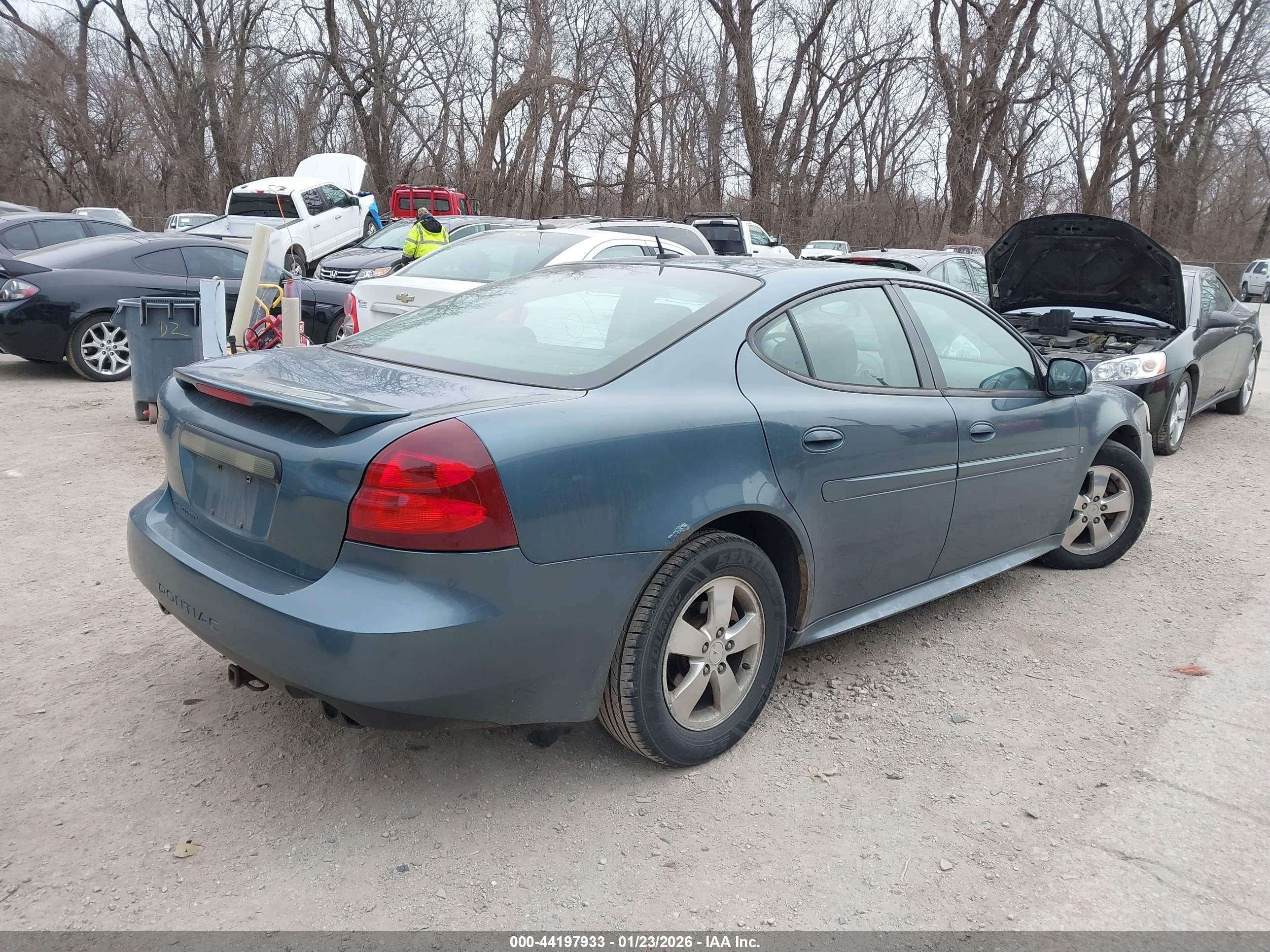 PONTIAC GRAND image 4
