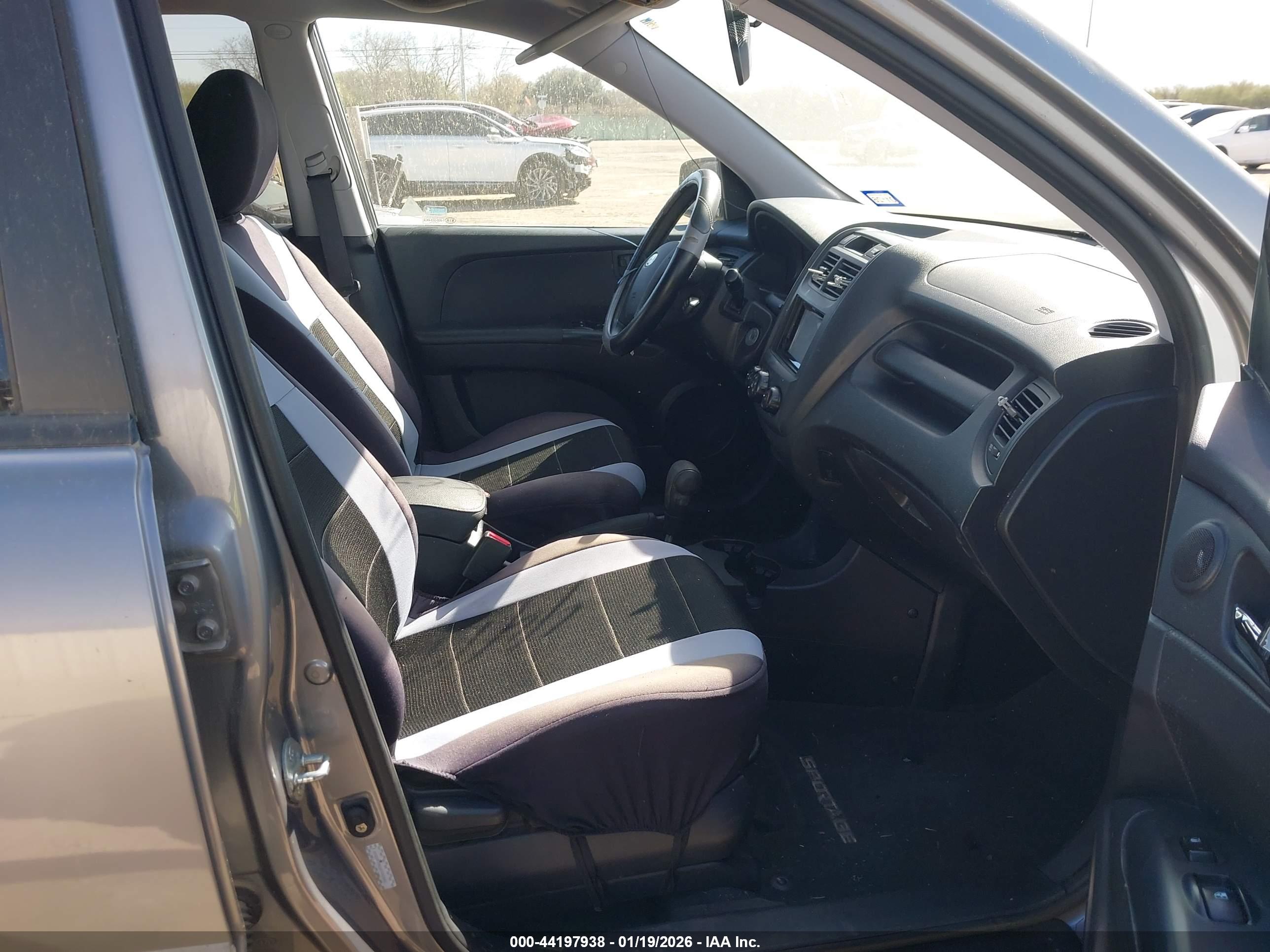 KIA SPORTAGE image 5