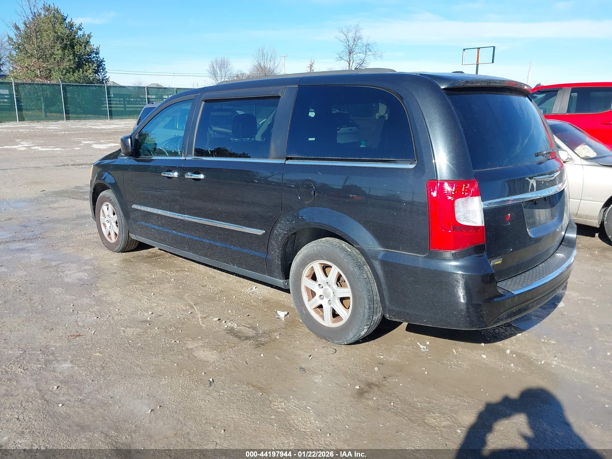 CHRYSLER TOWN image 3