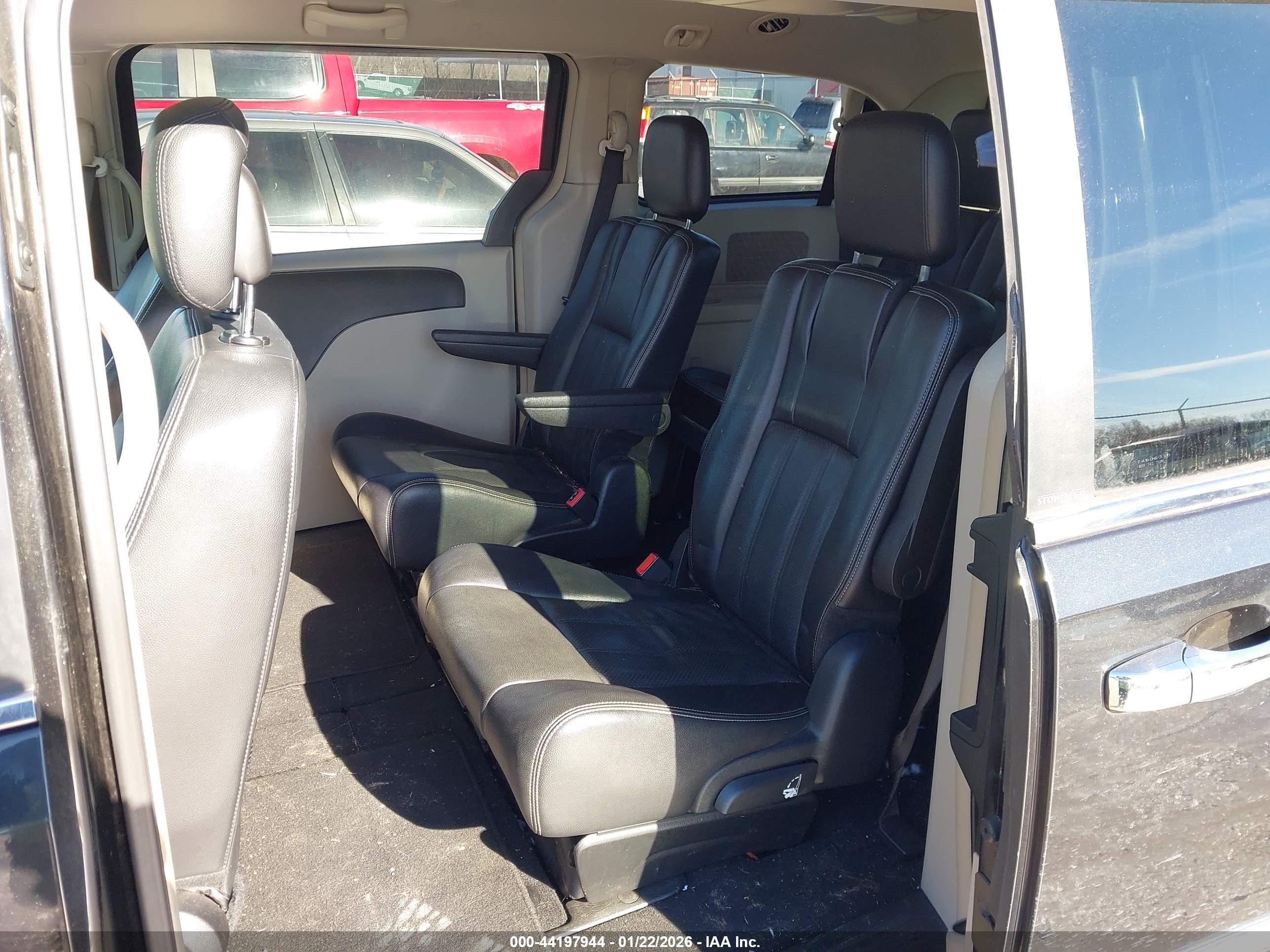 CHRYSLER TOWN image 8