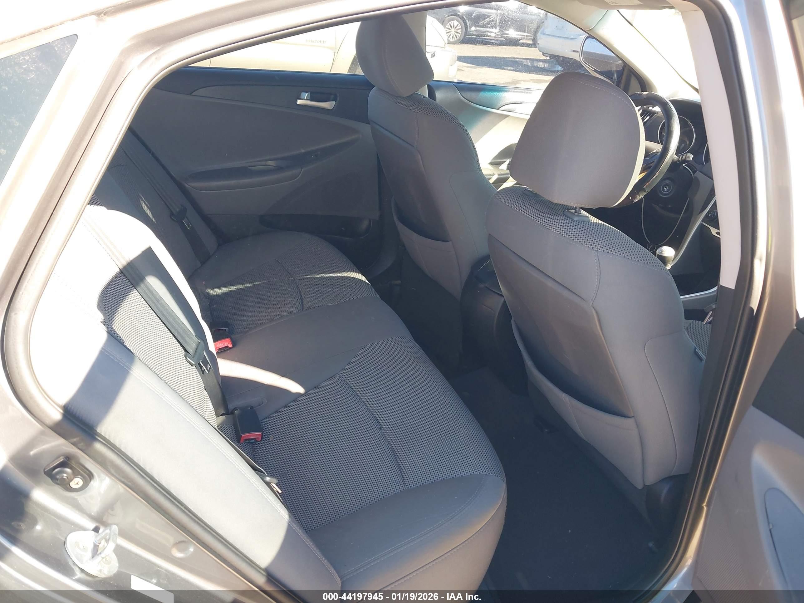 HYUNDAI SONATA image 8