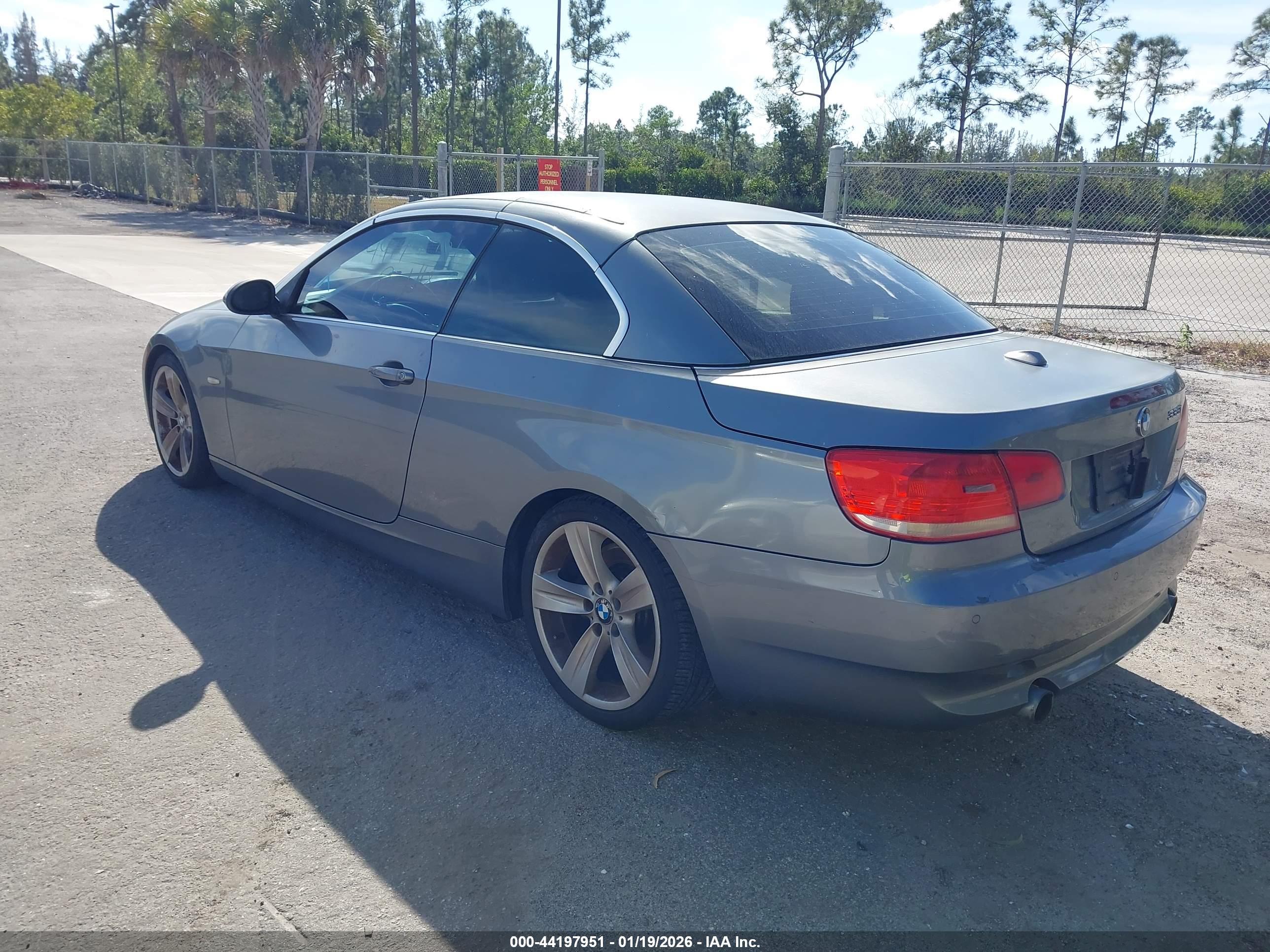 BMW 335I image 3