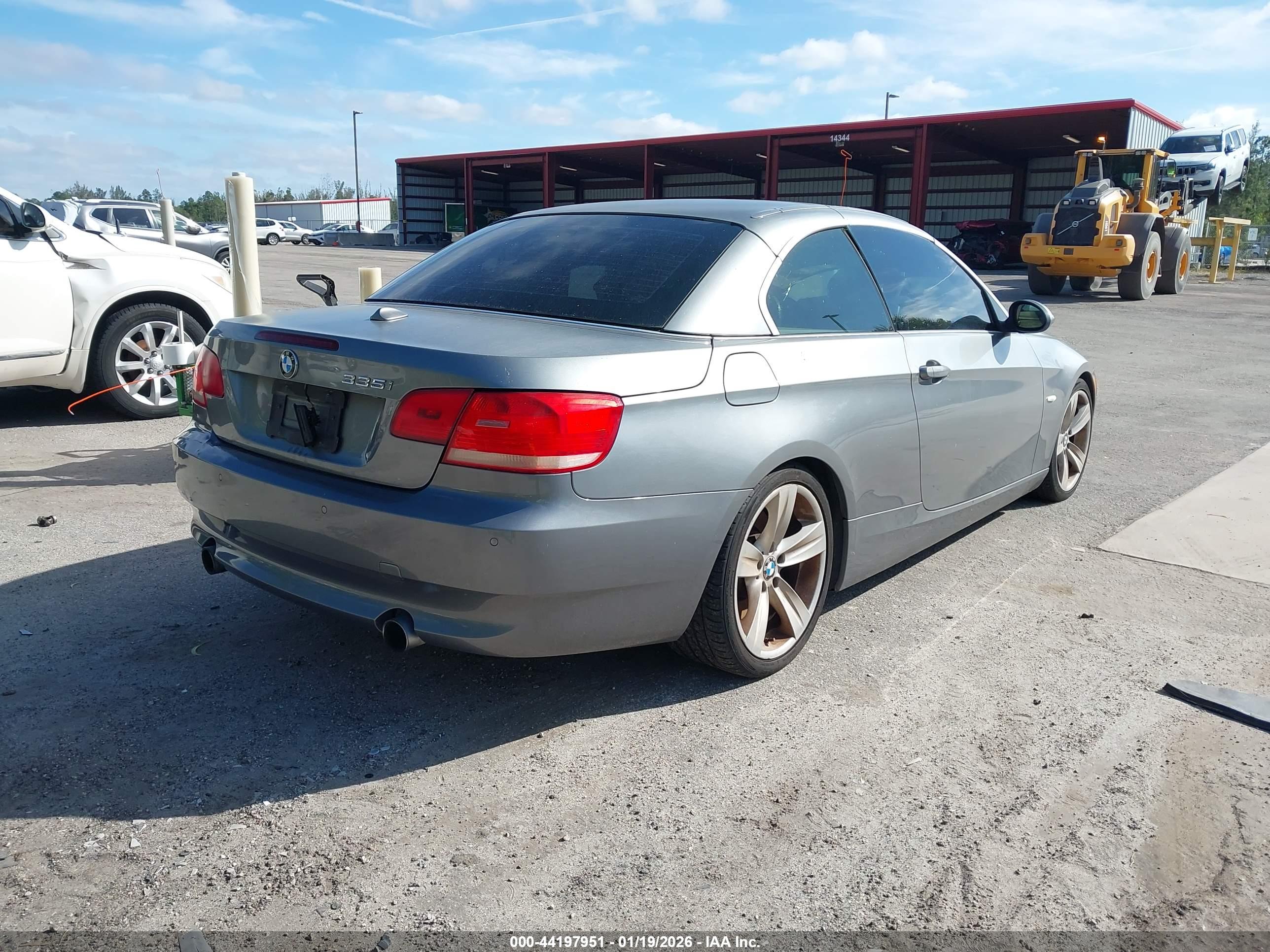 BMW 335I image 4