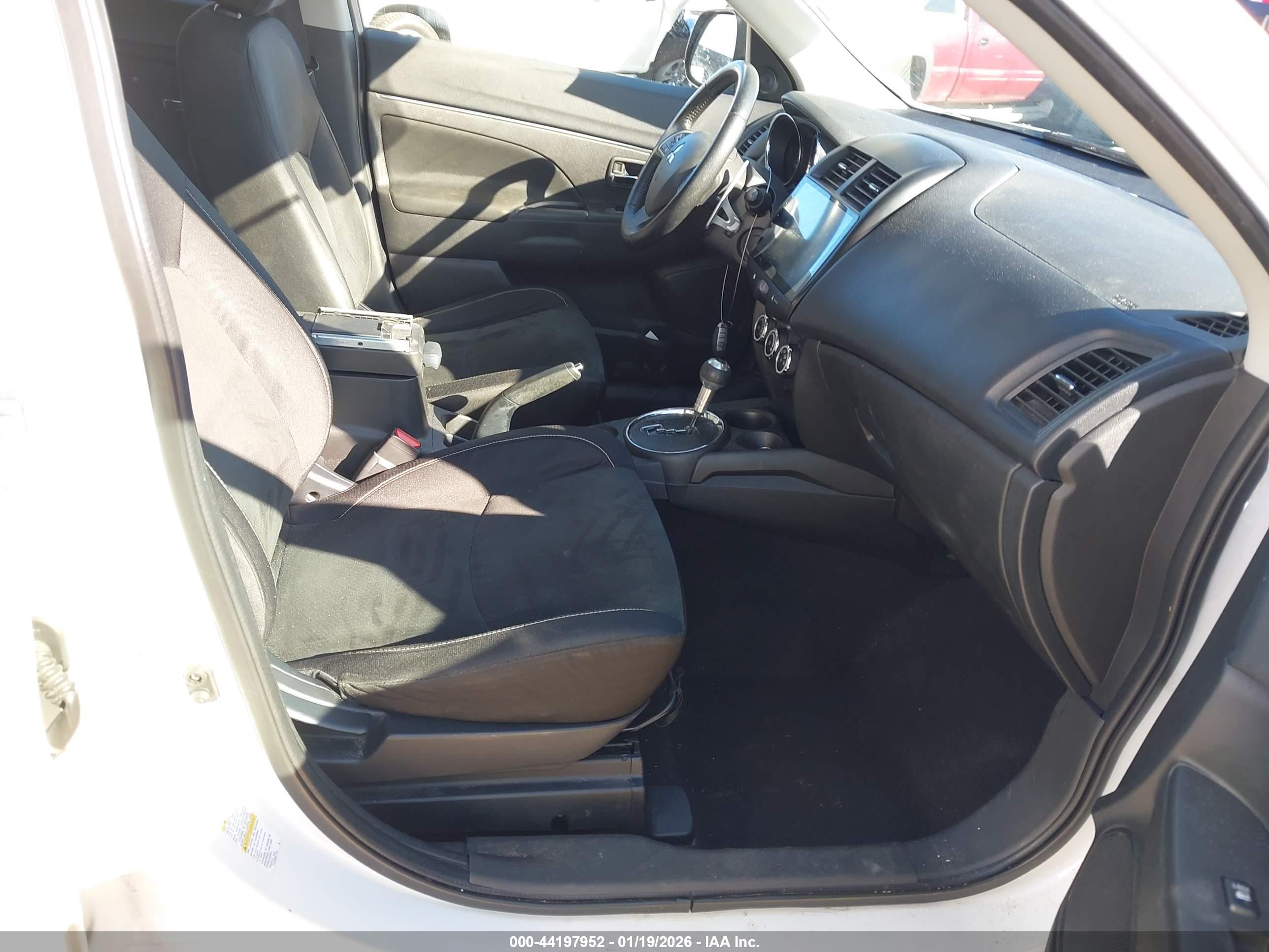 MITSUBISHI OUTLANDER image 5