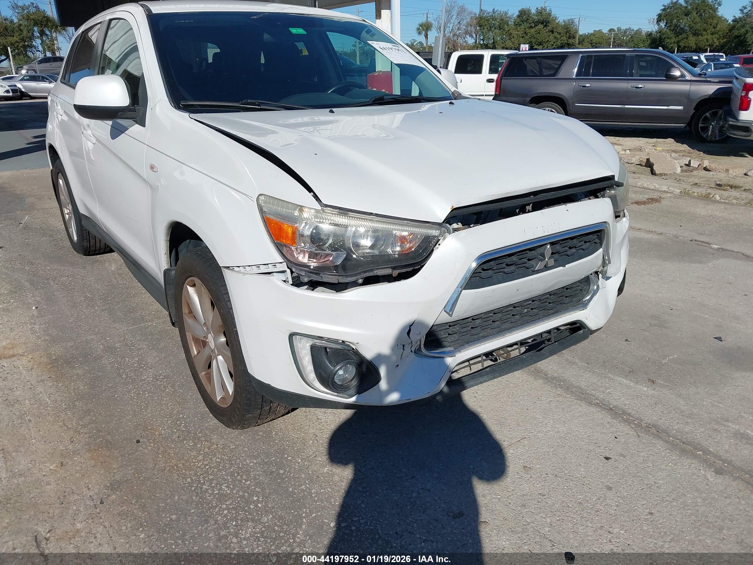 MITSUBISHI OUTLANDER image 6