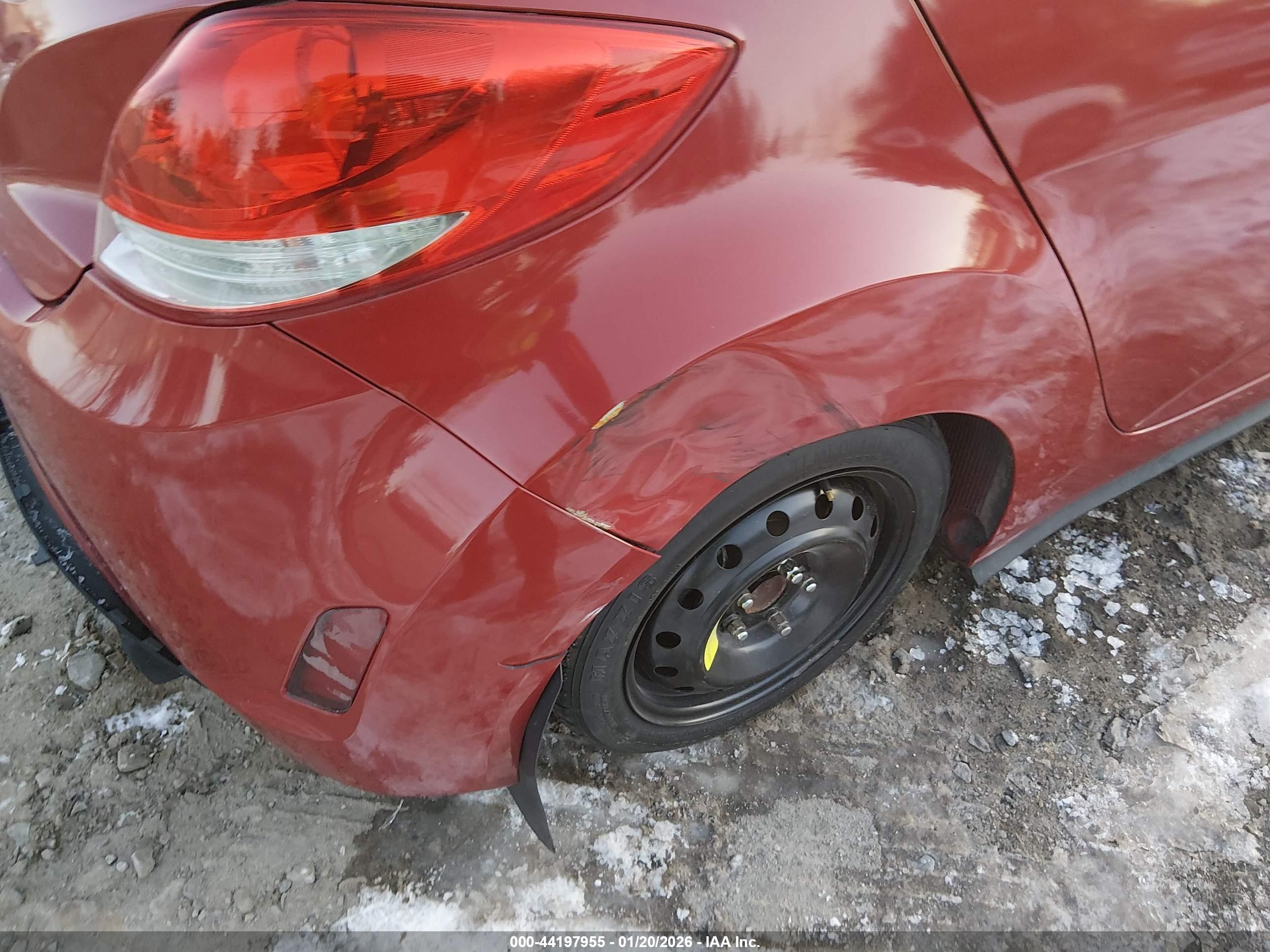 HYUNDAI VELOSTER image 6