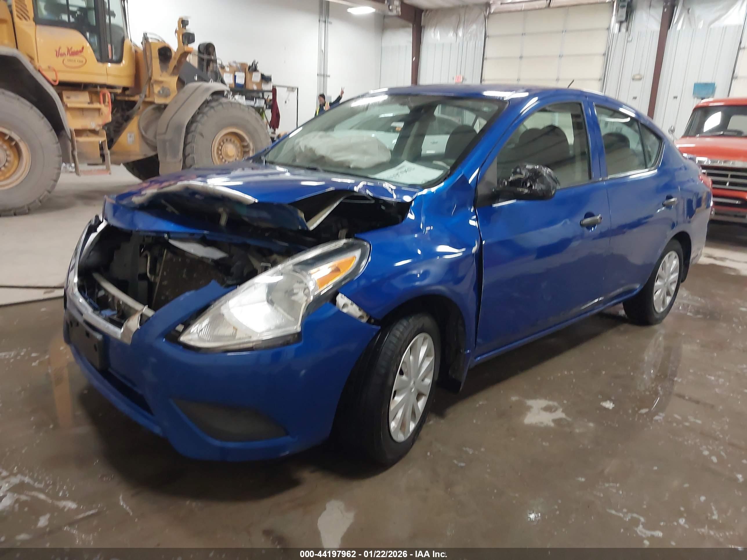 NISSAN VERSA image 2