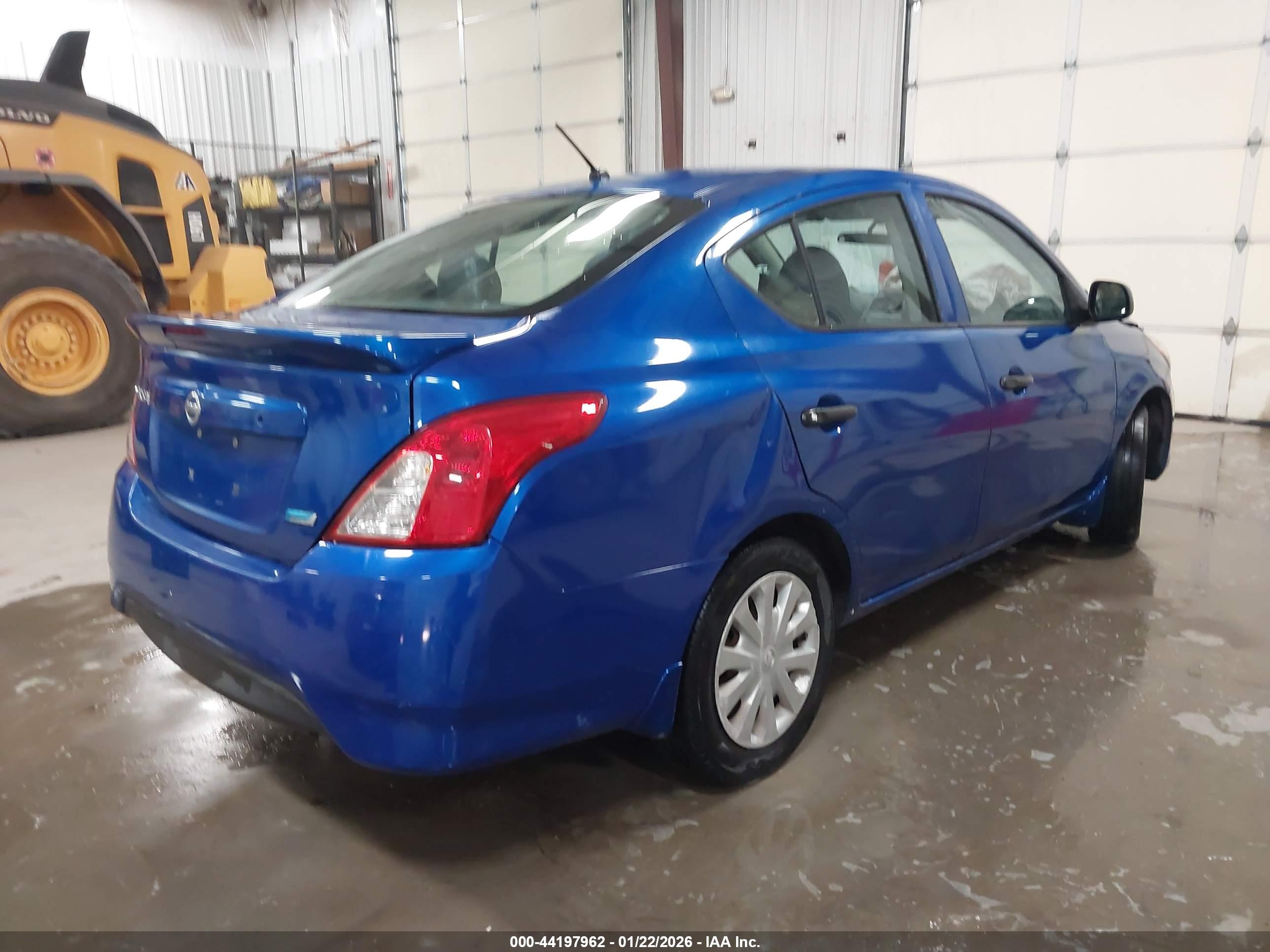 NISSAN VERSA image 4