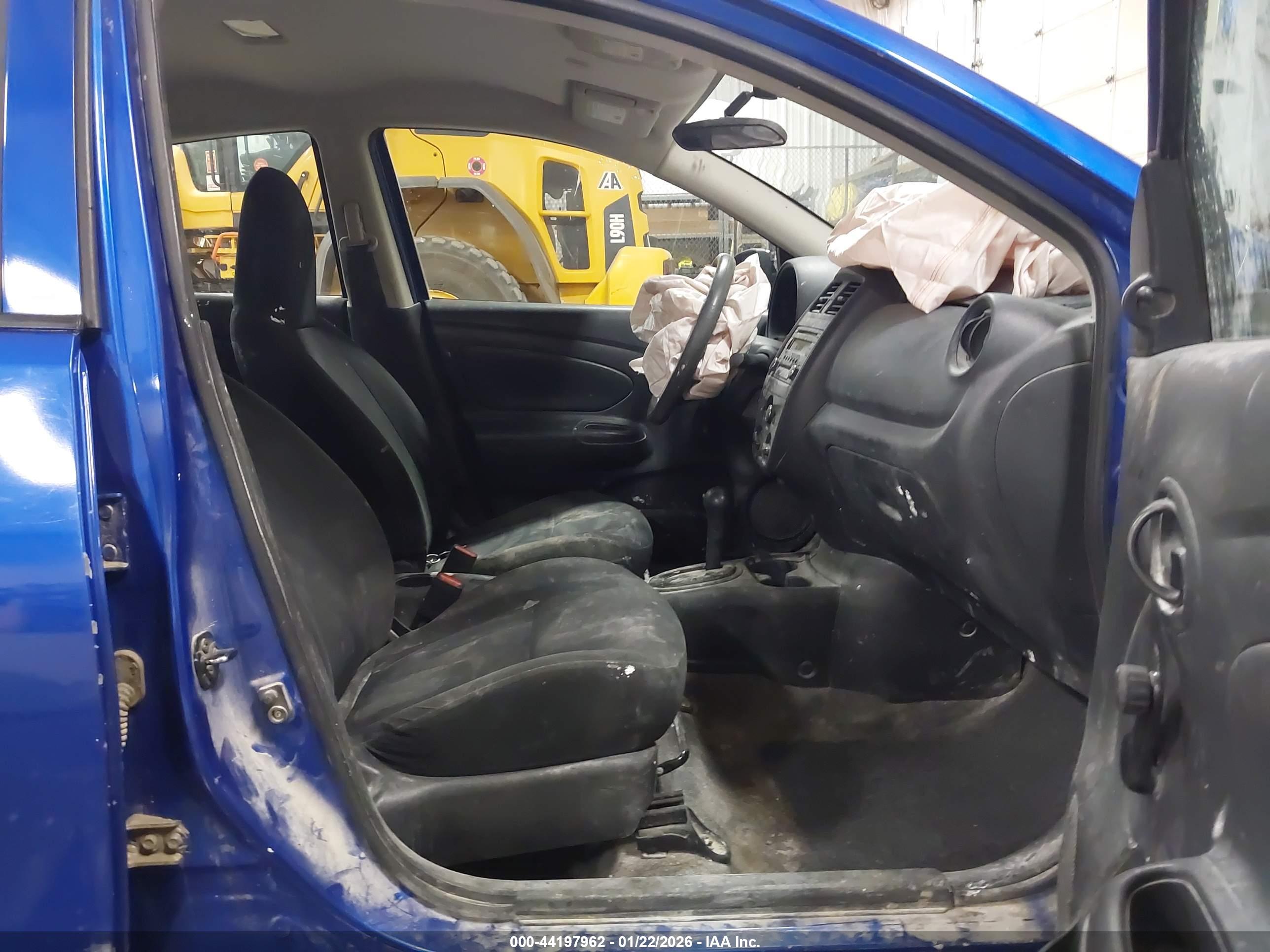 NISSAN VERSA image 5