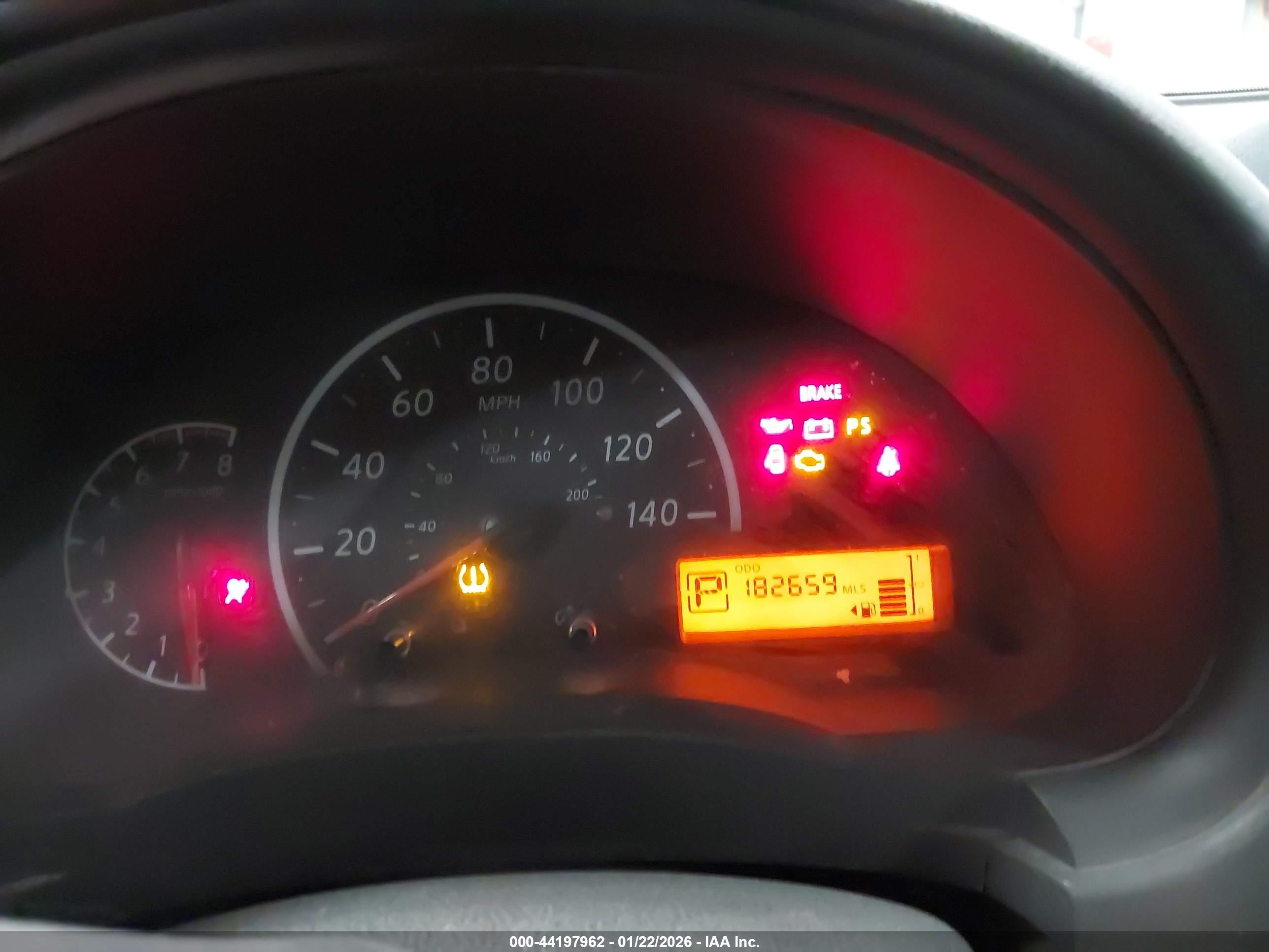 NISSAN VERSA image 7