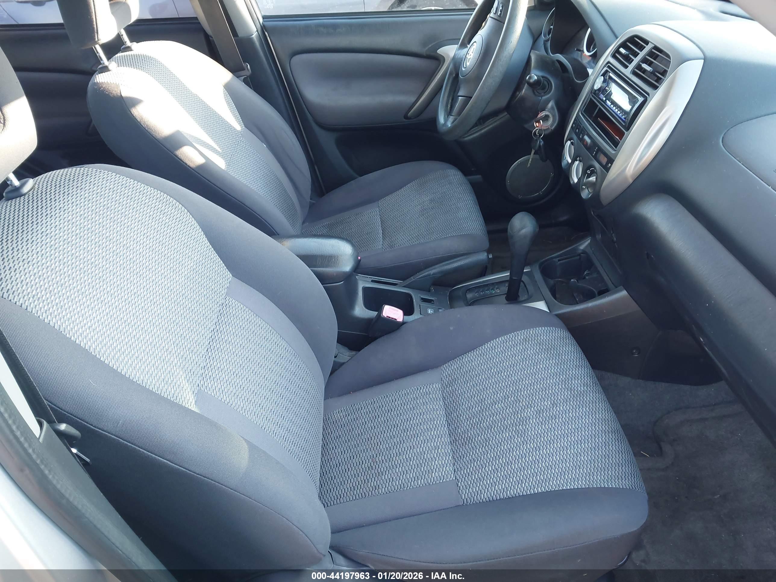 TOYOTA RAV4 image 5