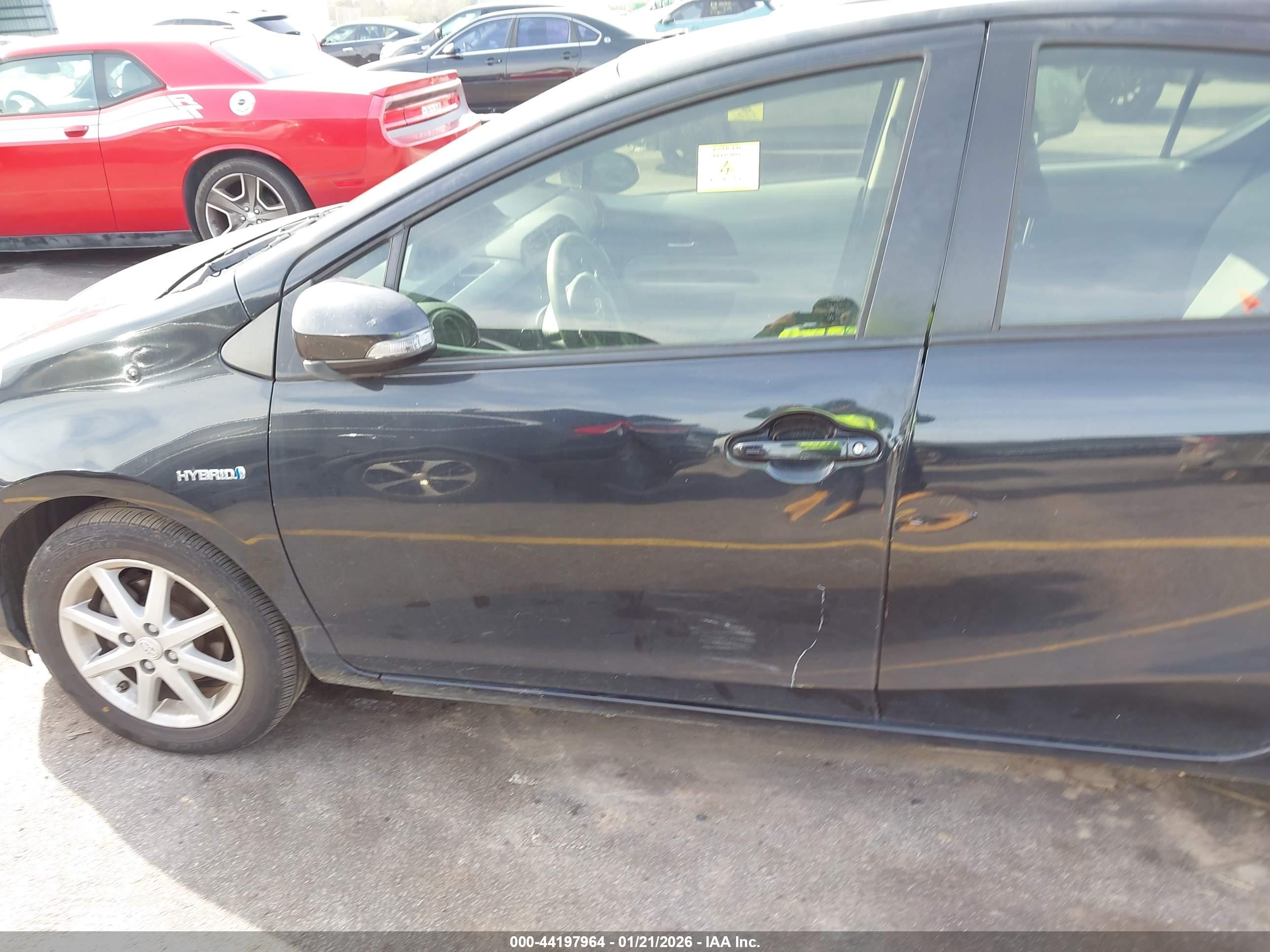 TOYOTA PRIUS image 6