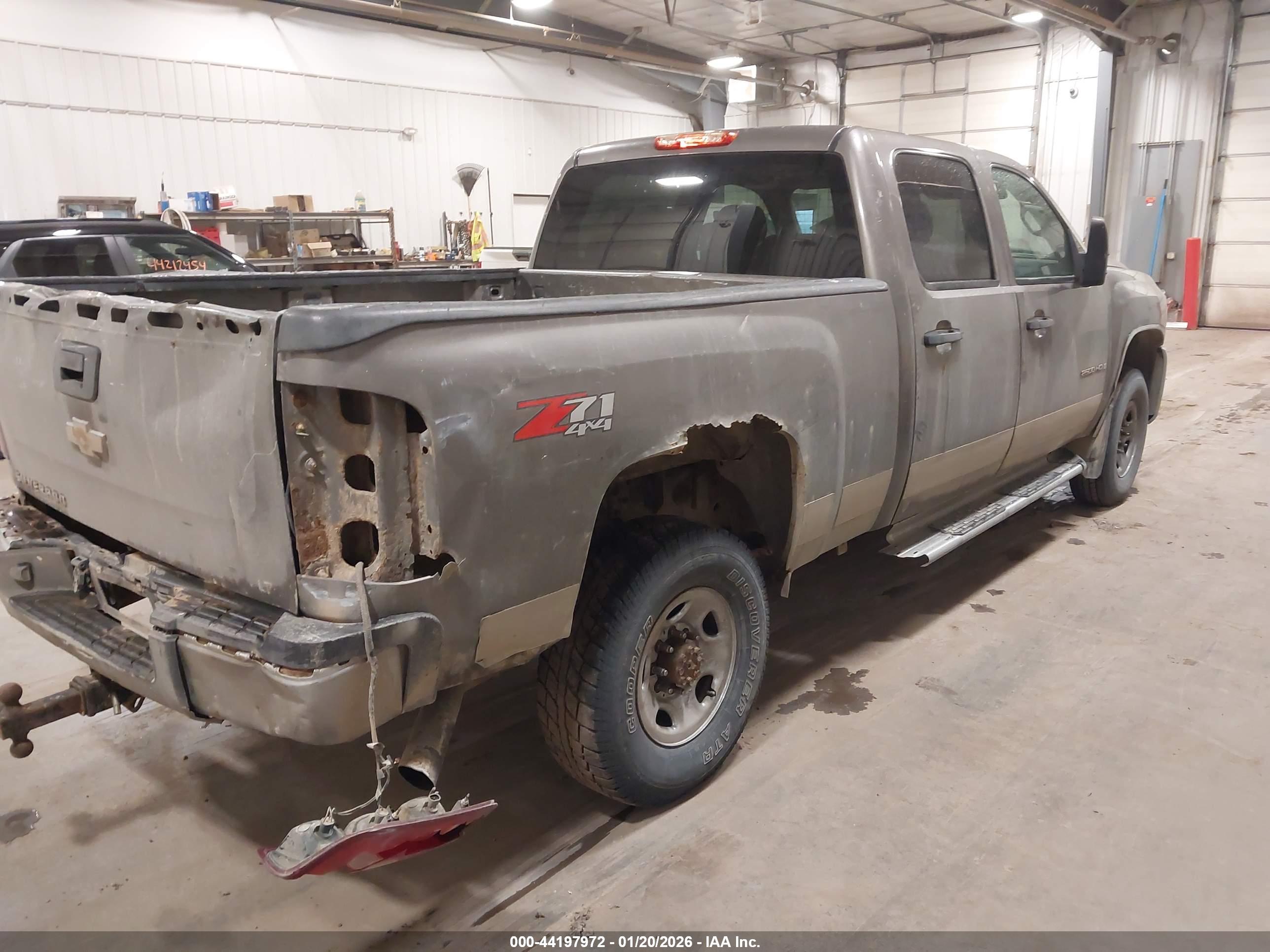 CHEVROLET SILVERADO image 4