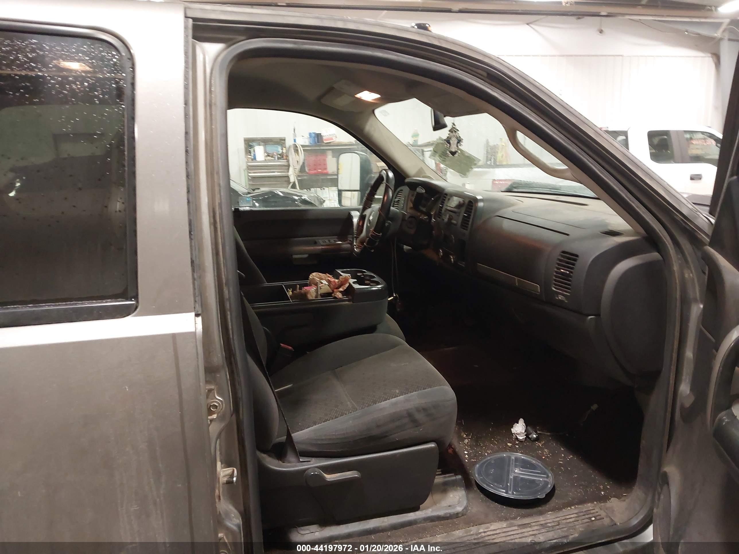 CHEVROLET SILVERADO image 5