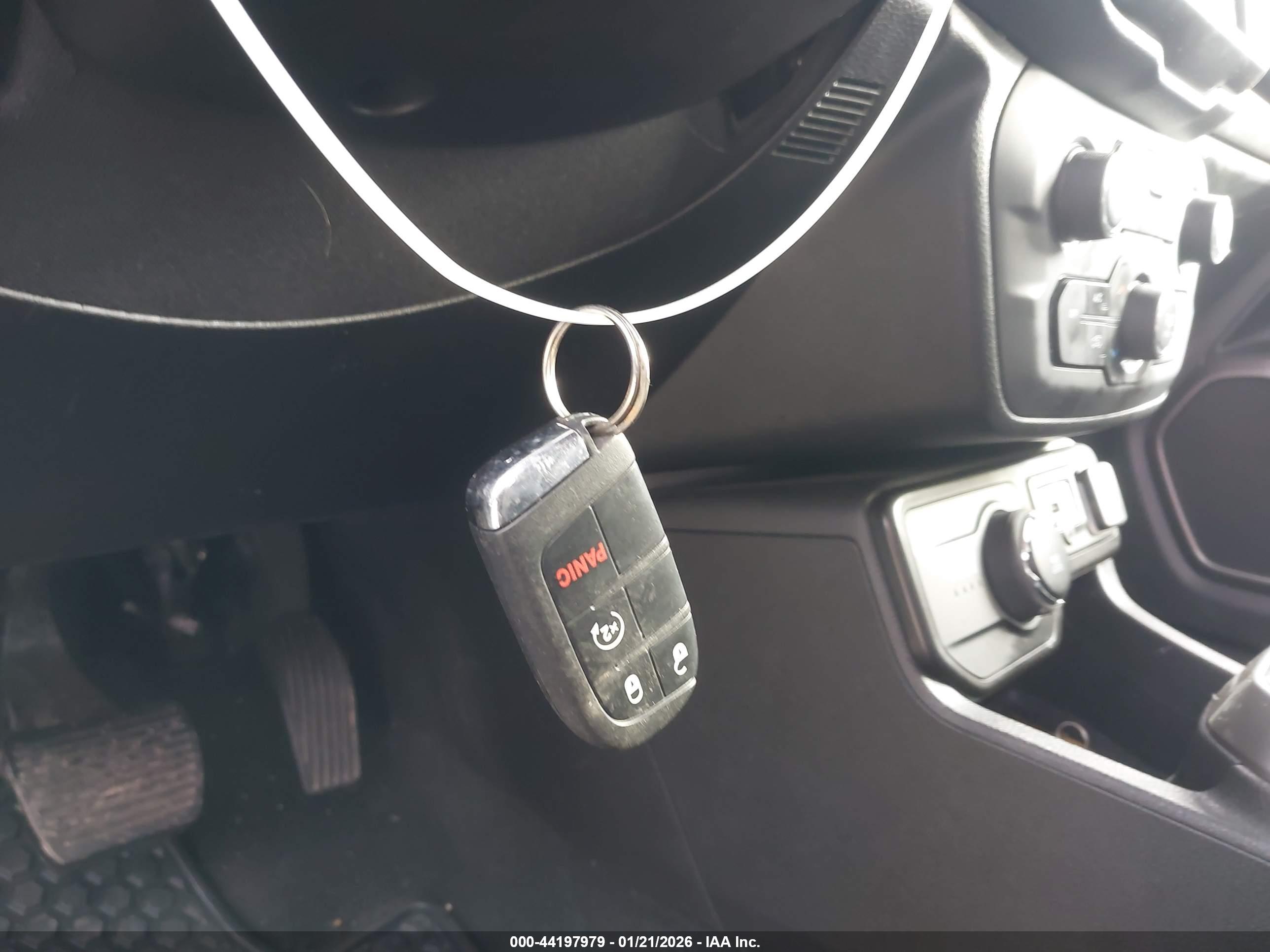 JEEP RENEGADE image 11