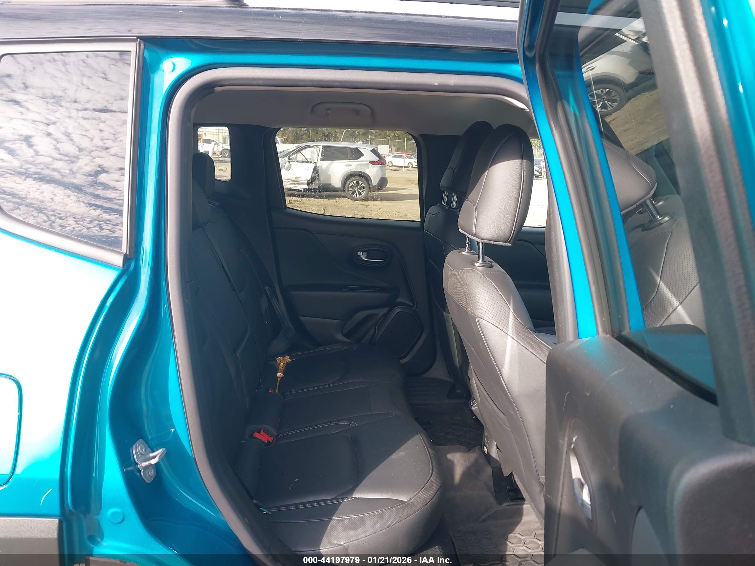 JEEP RENEGADE image 8