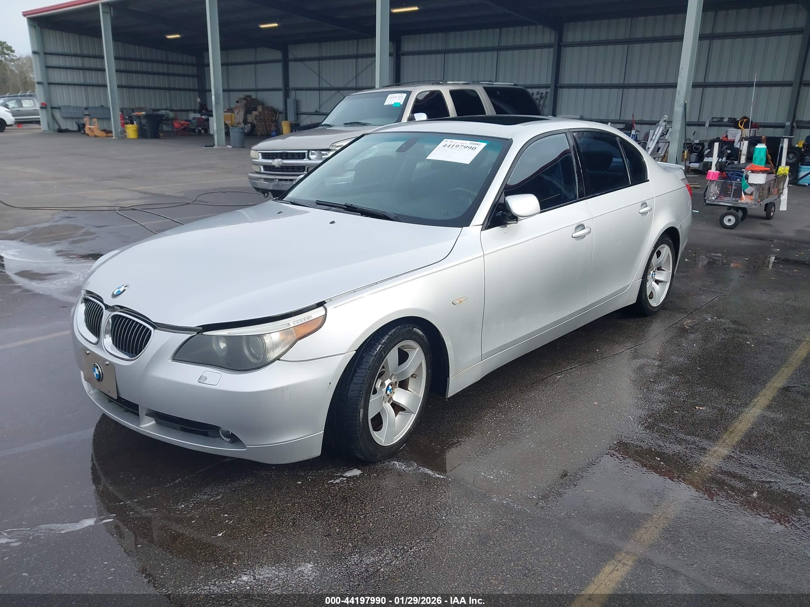 BMW 525I image 2