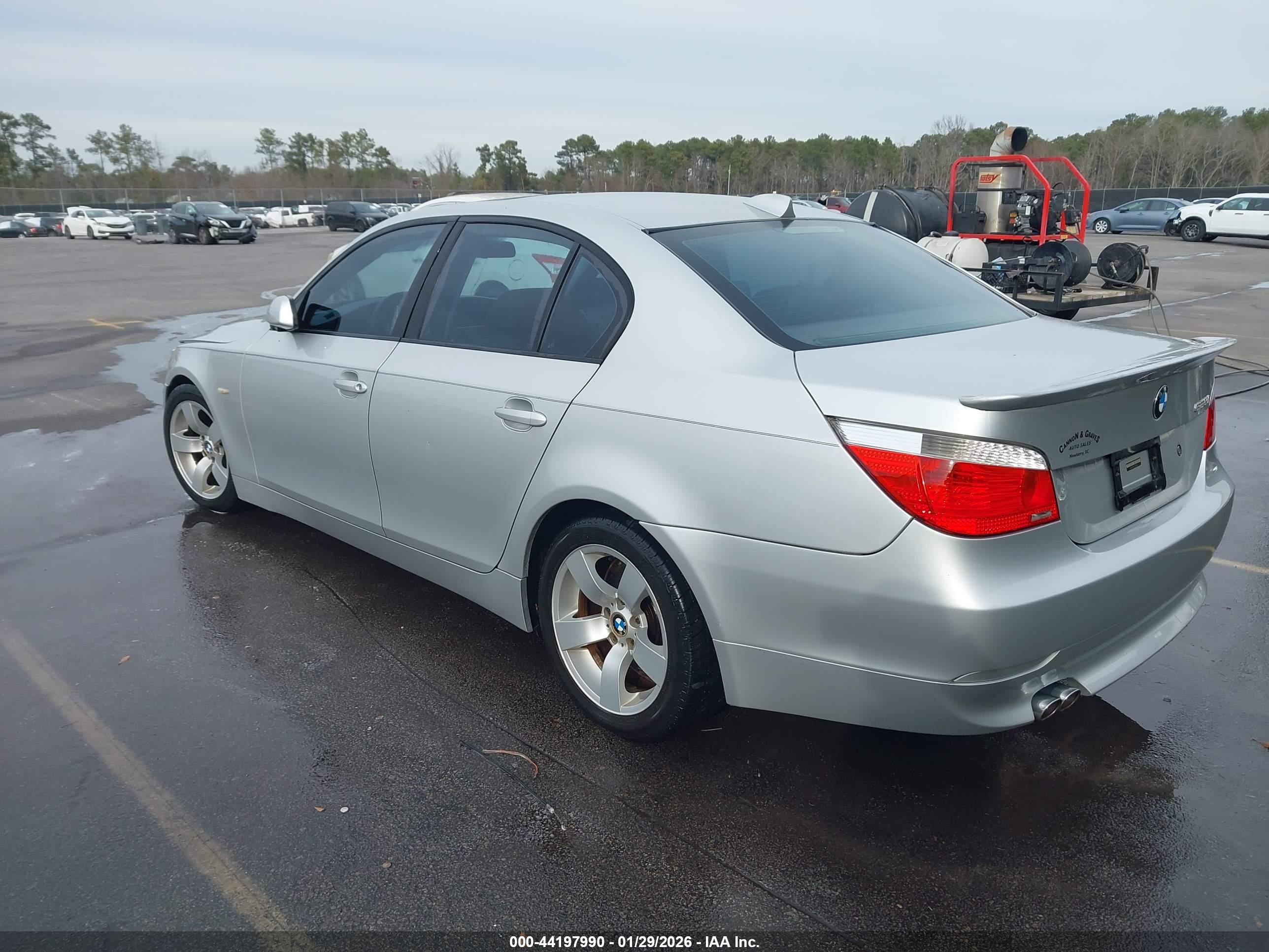 BMW 525I image 3