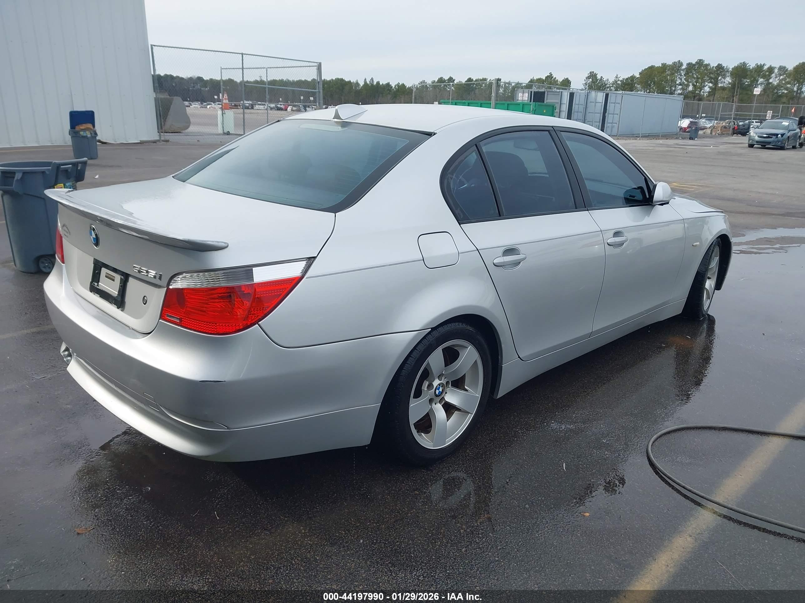 BMW 525I image 4