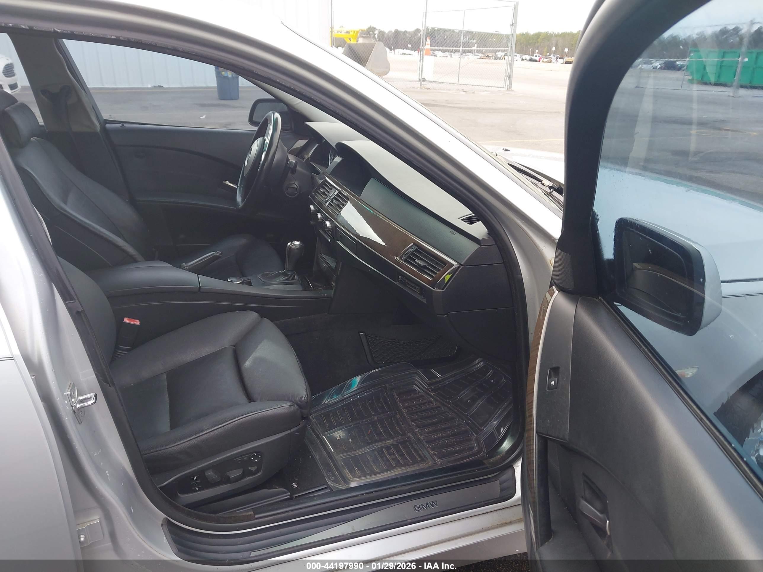 BMW 525I image 5
