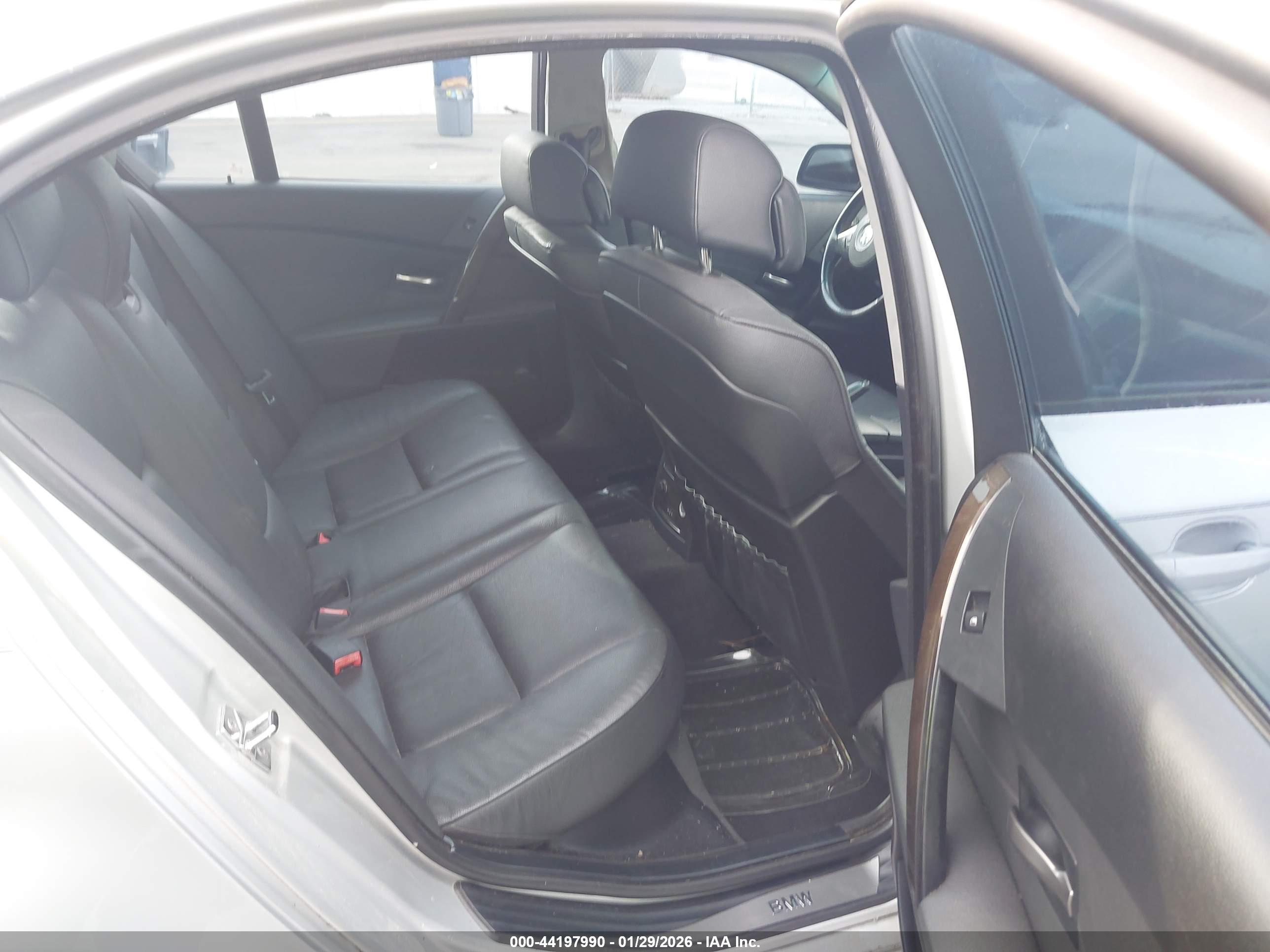 BMW 525I image 8