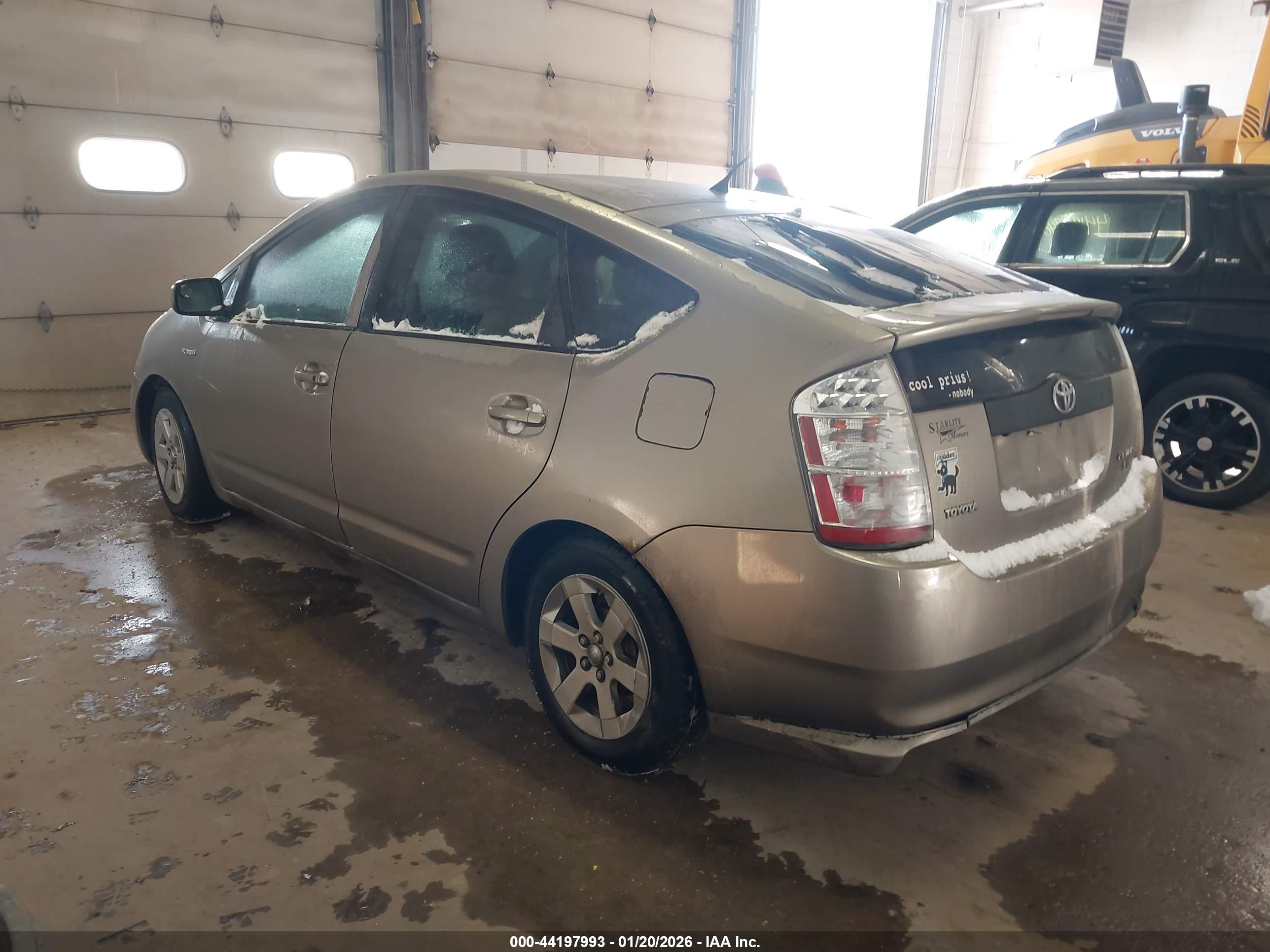 TOYOTA PRIUS image 3