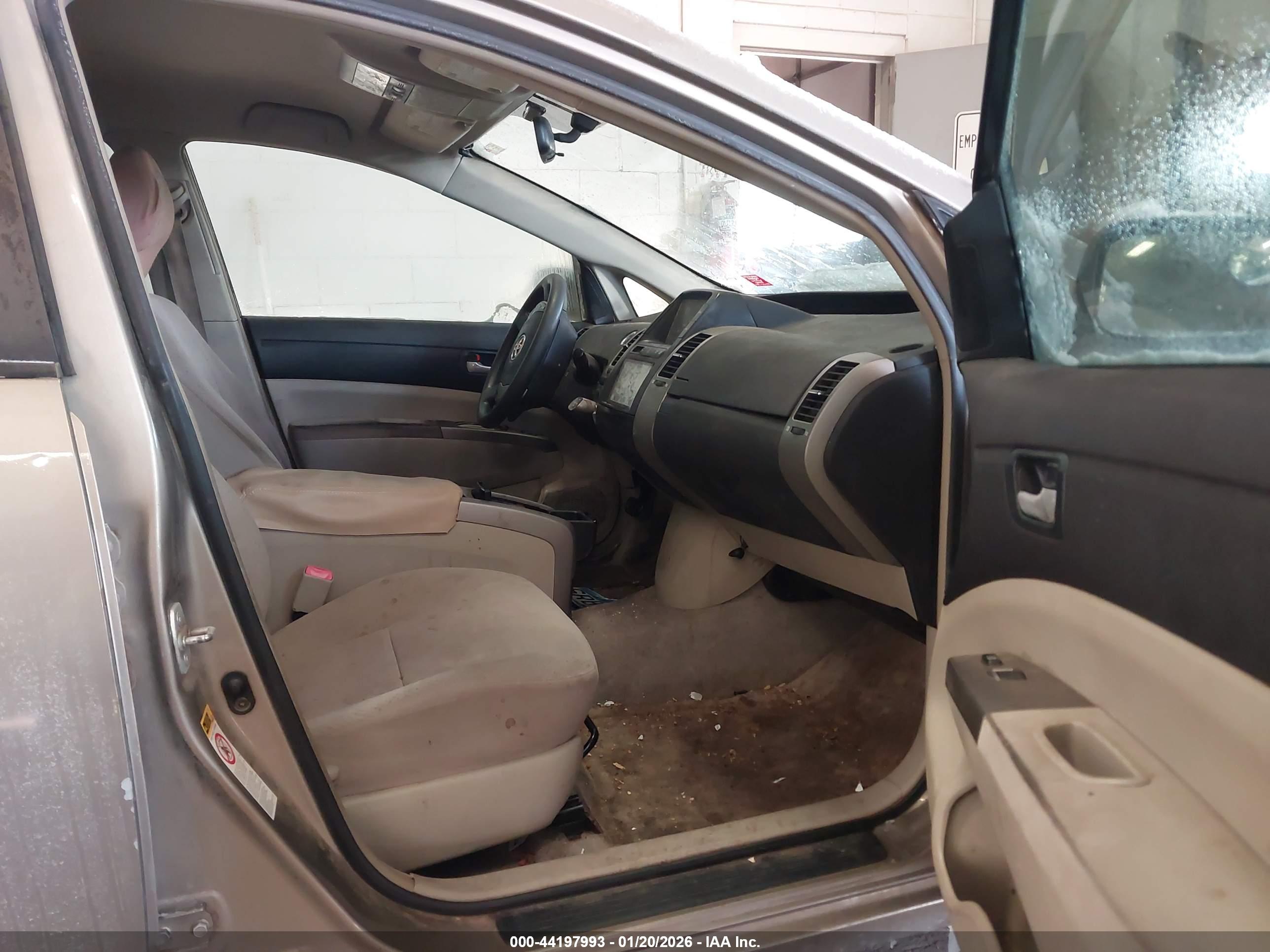 TOYOTA PRIUS image 5