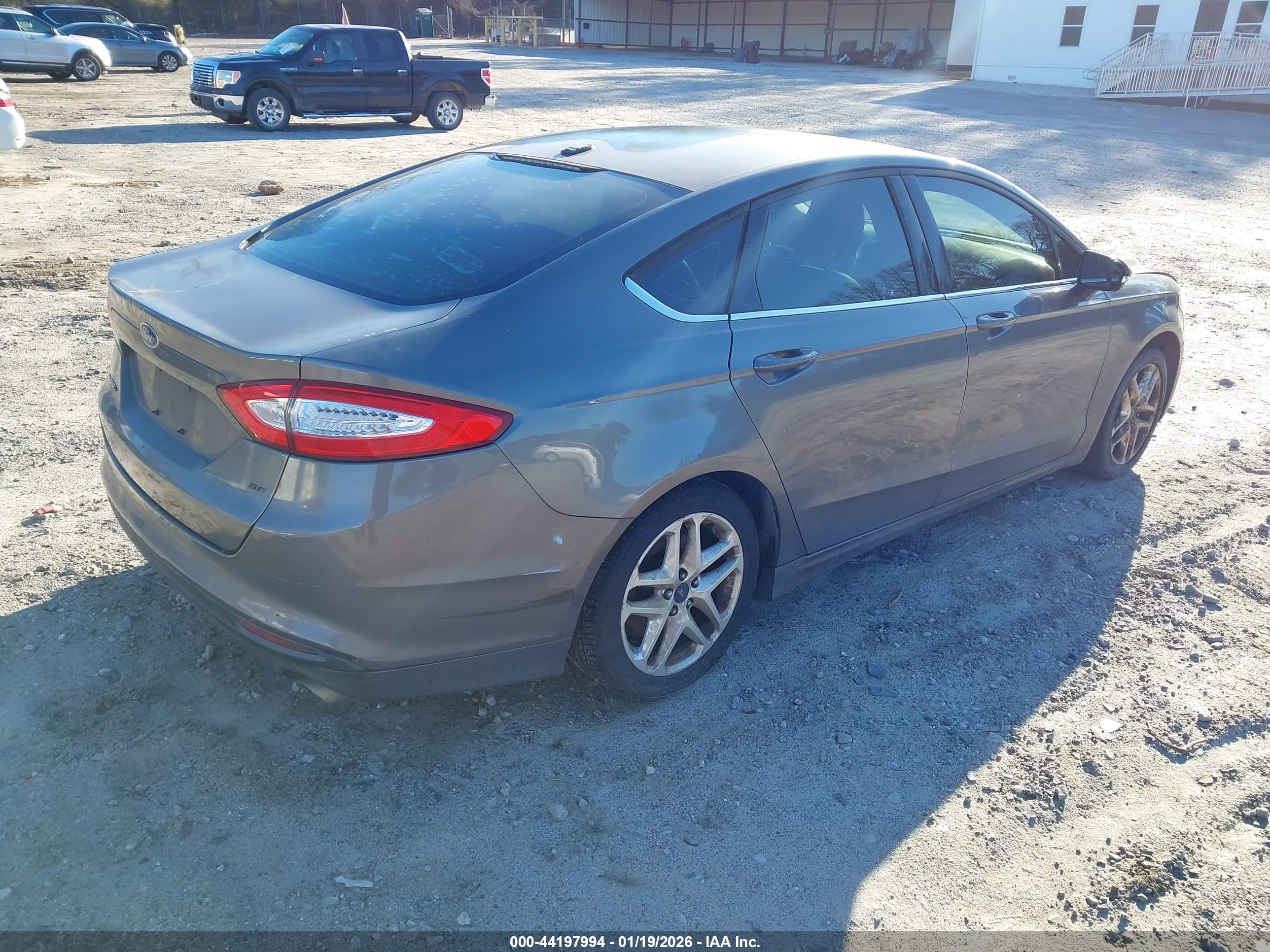 FORD FUSION image 4