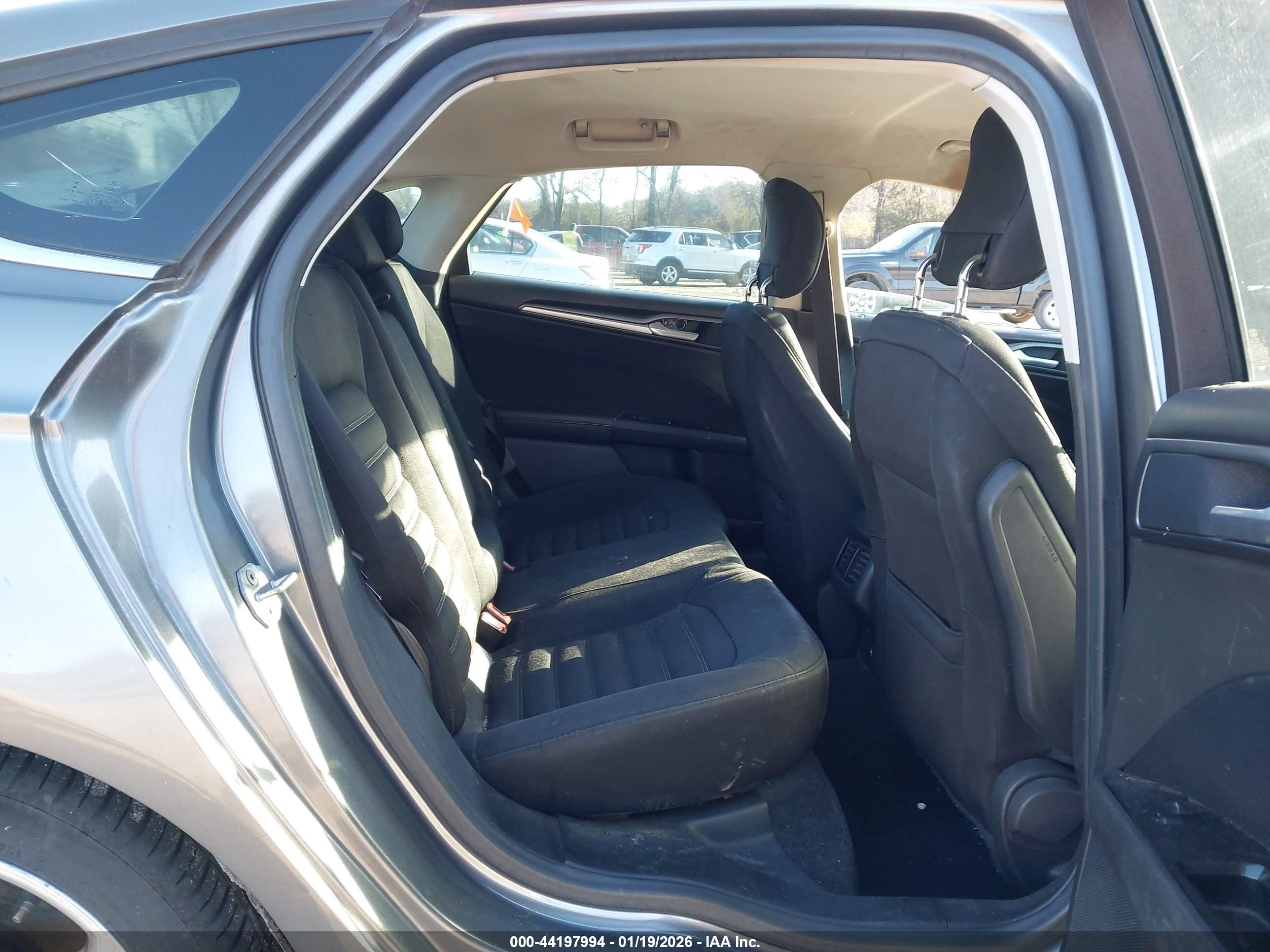 FORD FUSION image 8