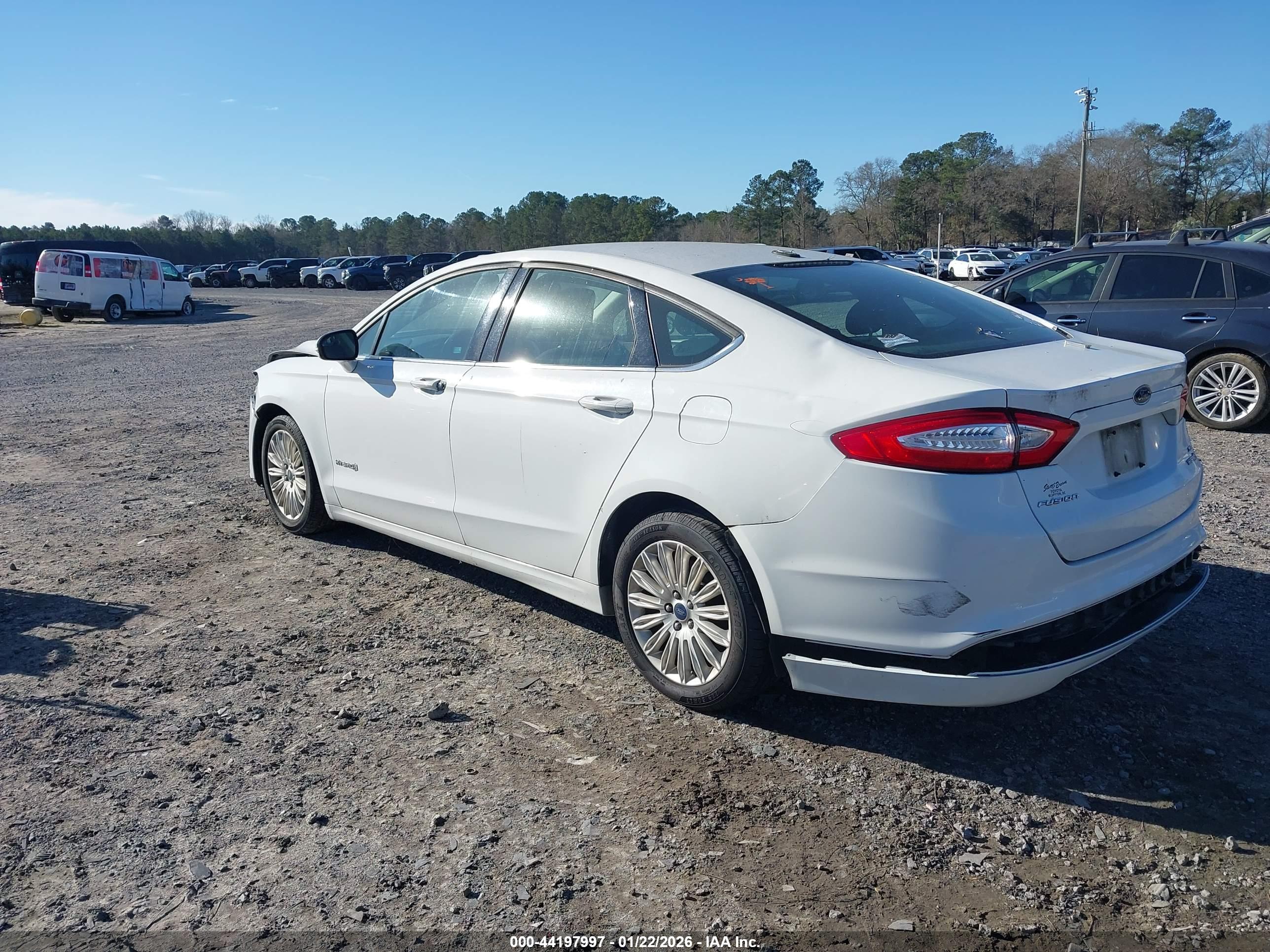 FORD FUSION image 3