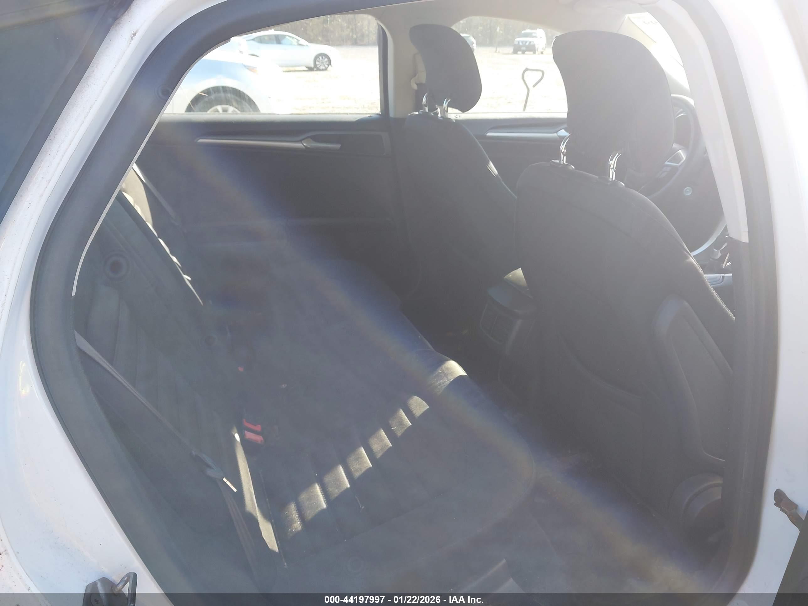 FORD FUSION image 8