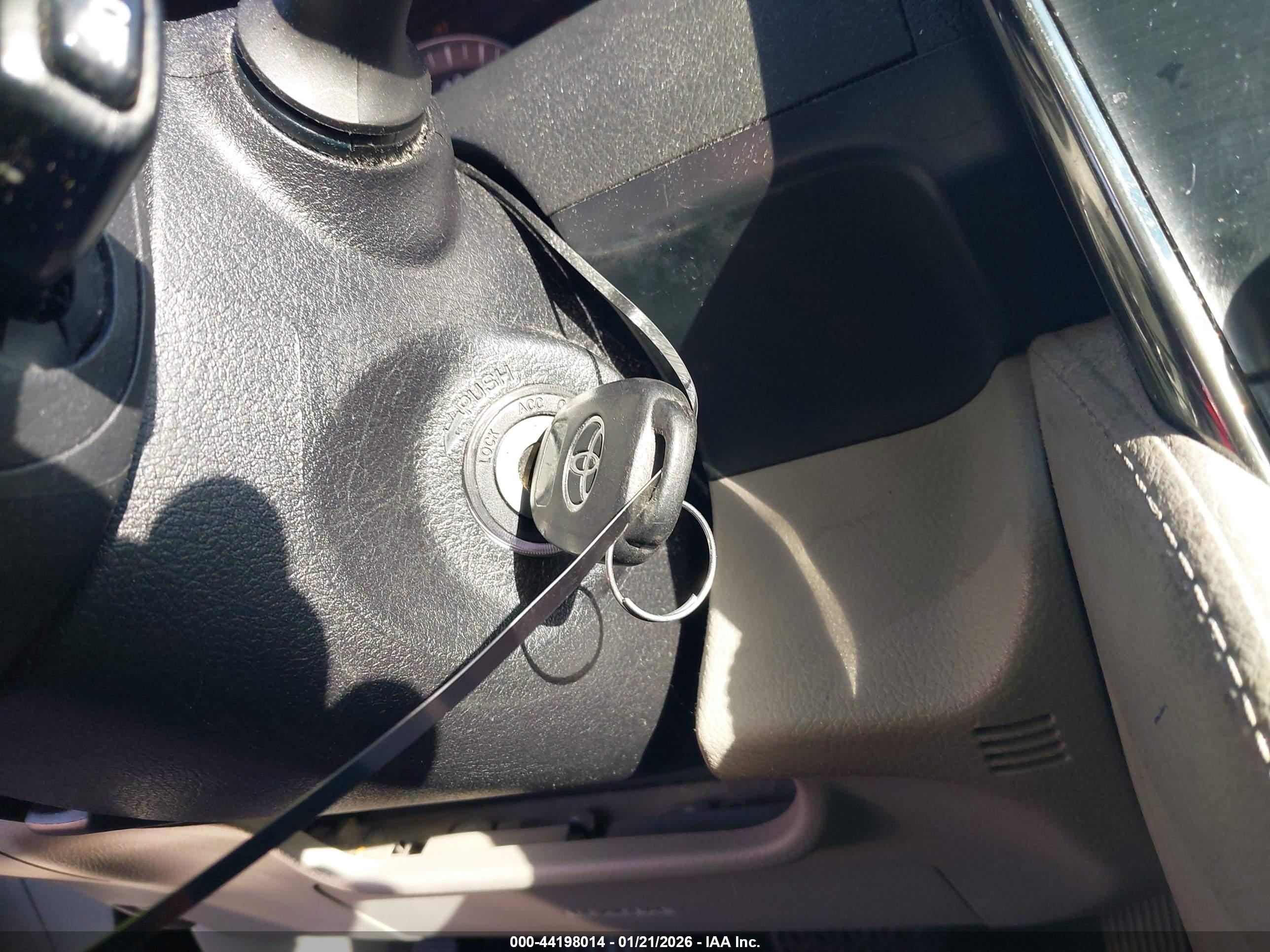 TOYOTA CAMRY image 11