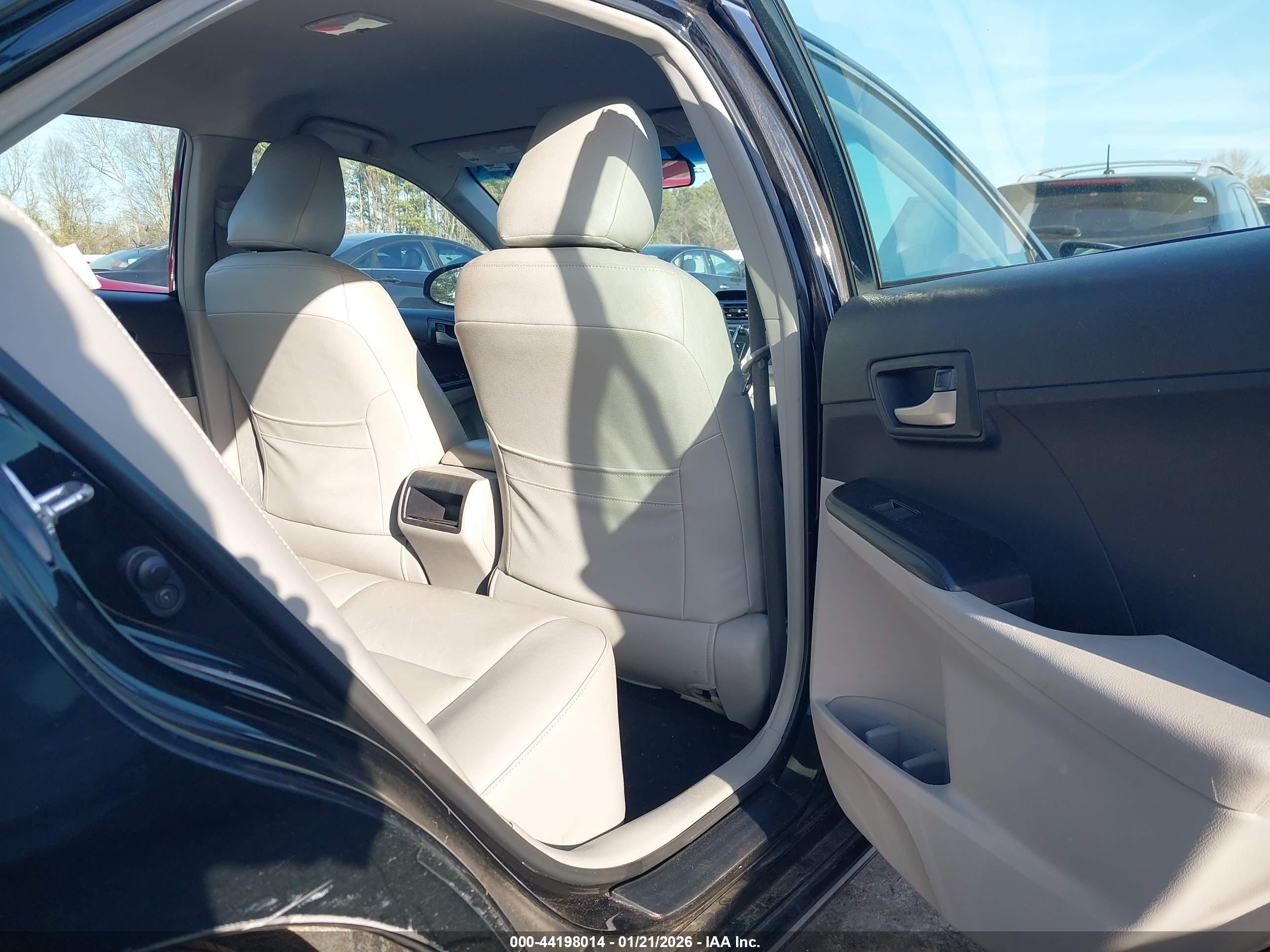 TOYOTA CAMRY image 8