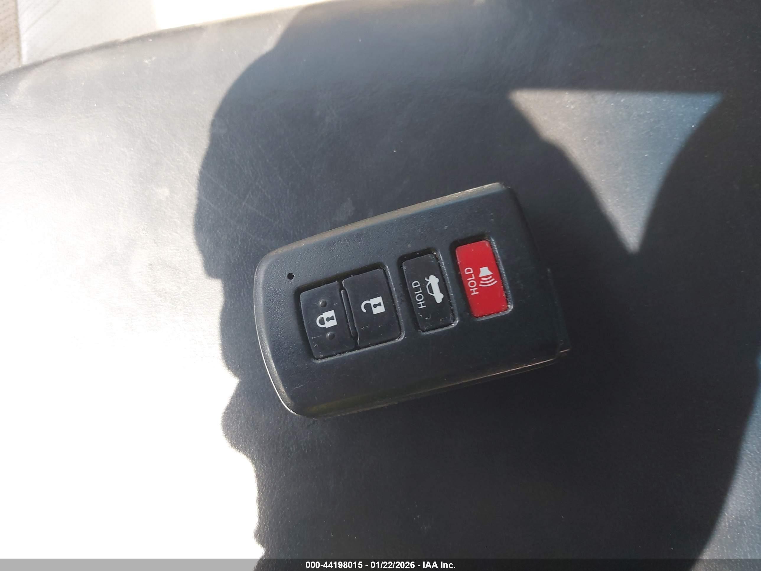 TOYOTA AVALON image 11