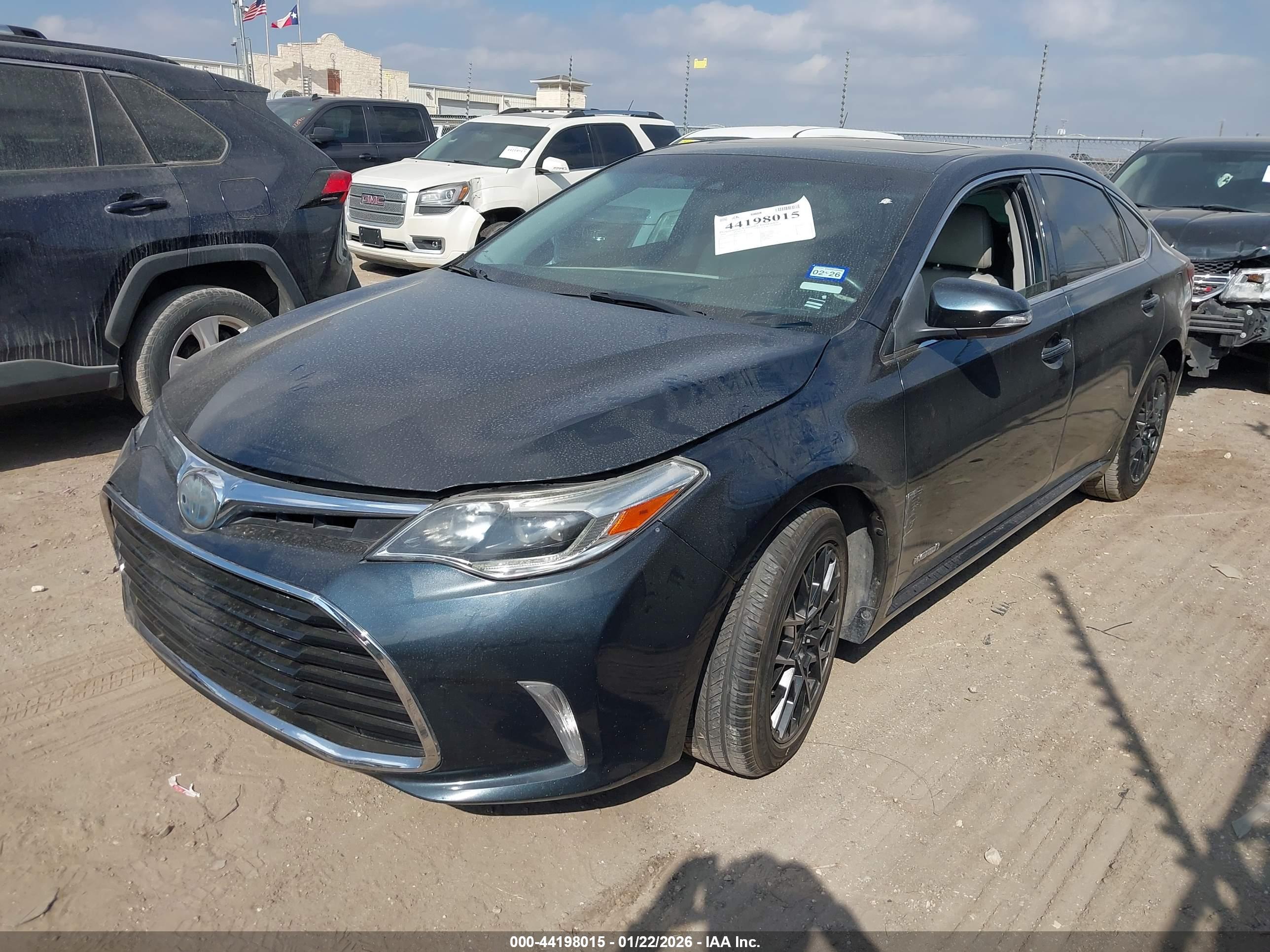 TOYOTA AVALON image 2