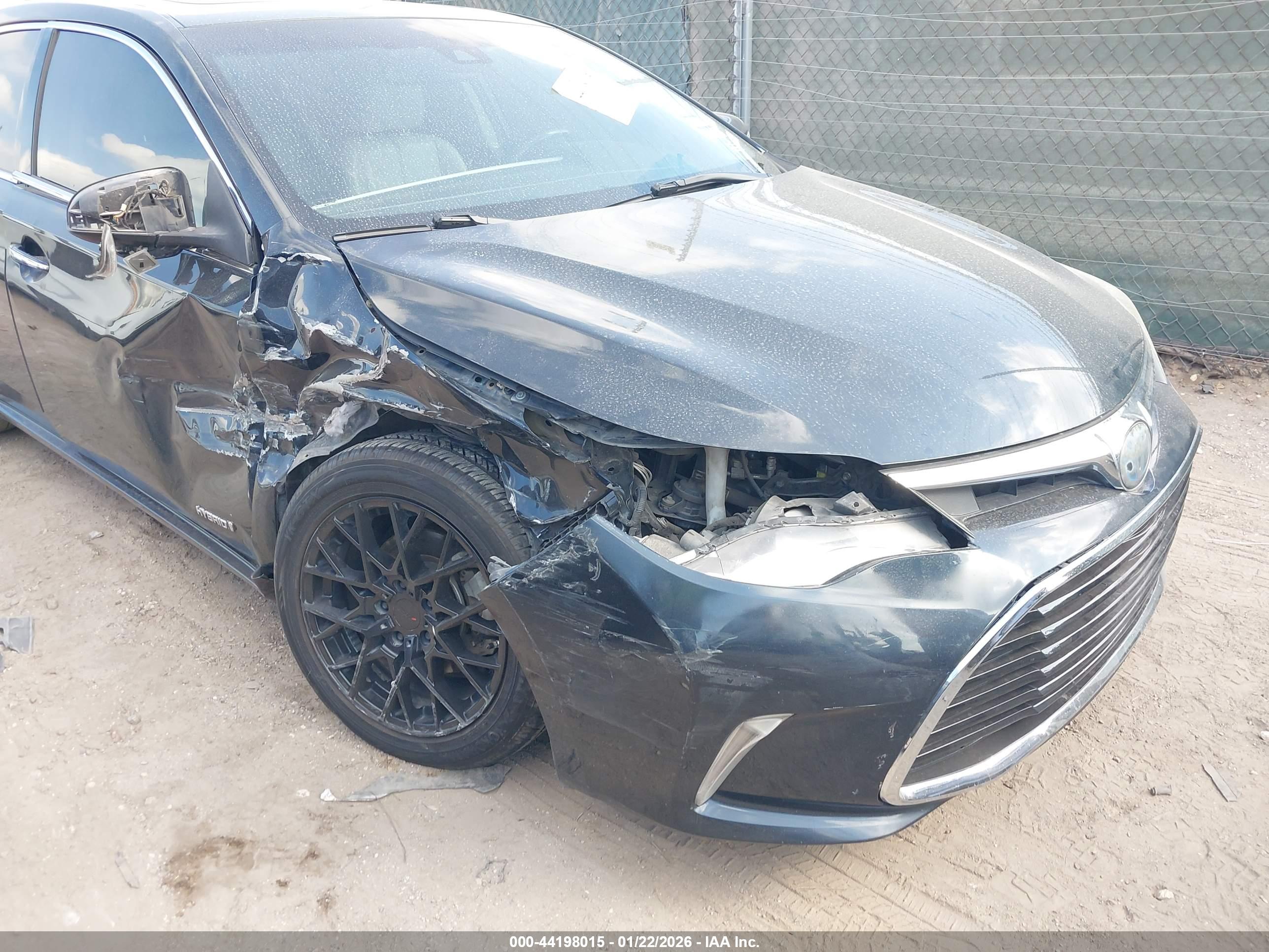 TOYOTA AVALON image 6