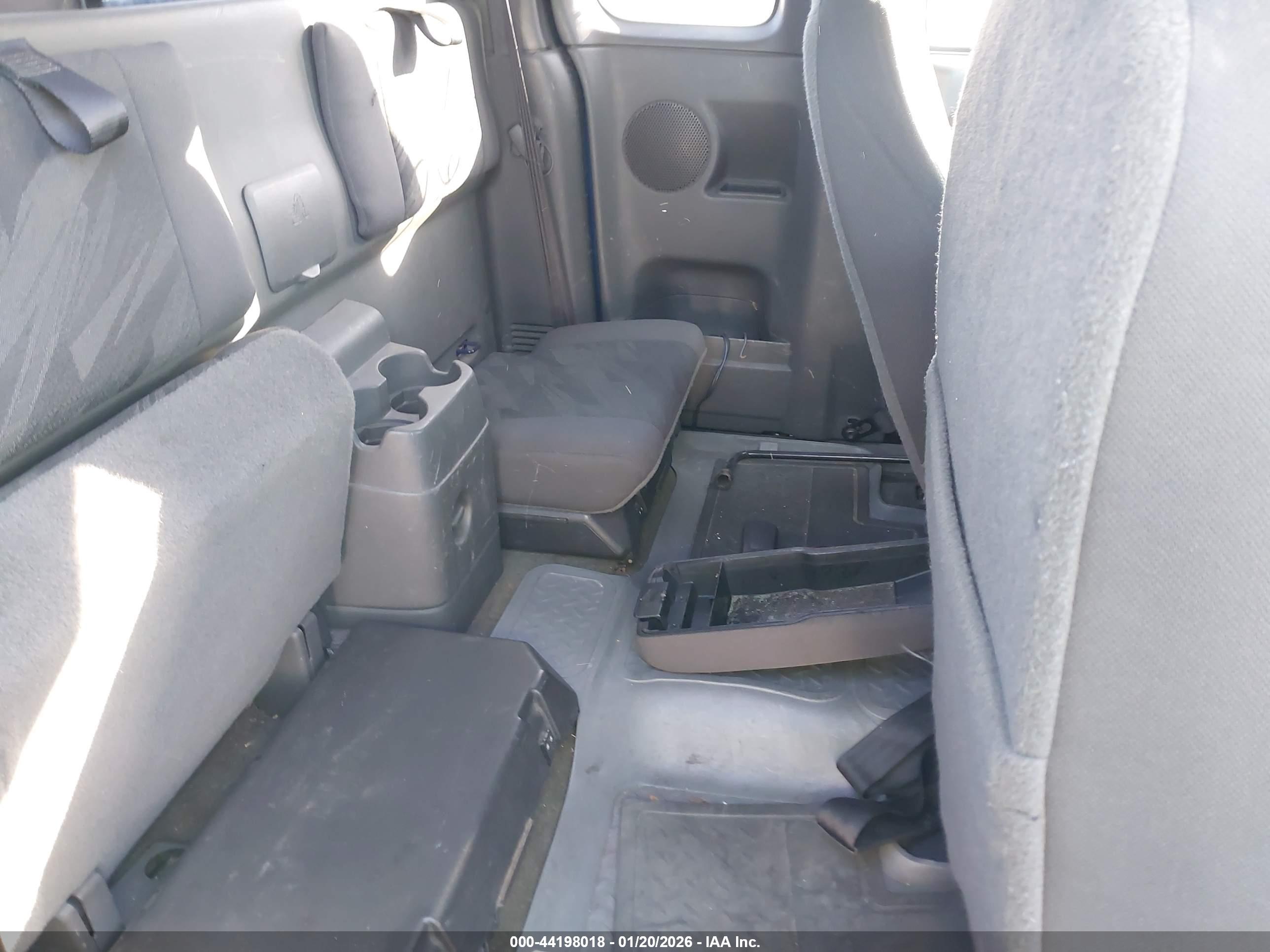 CHEVROLET COLORADO image 8