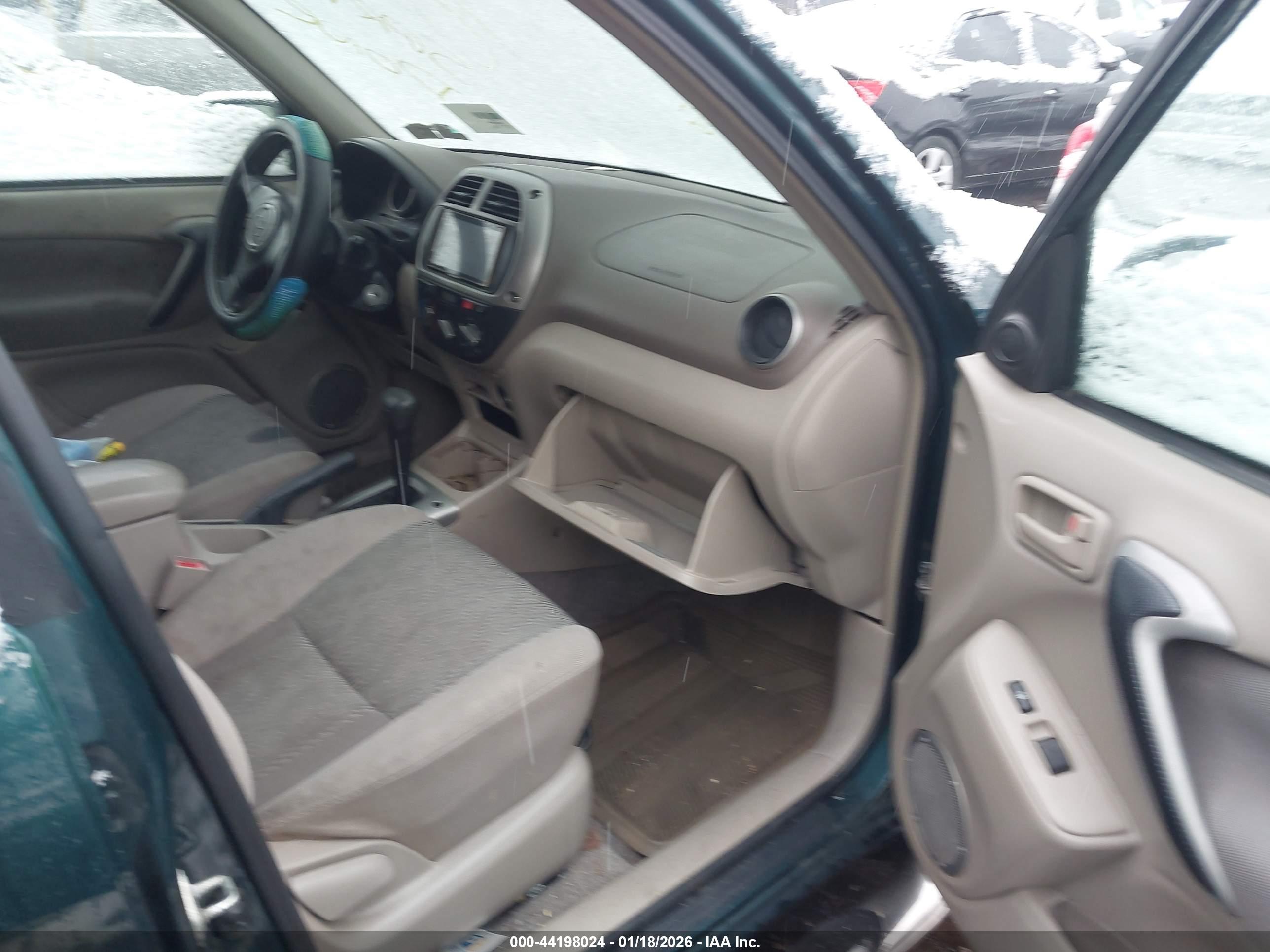 TOYOTA RAV4 image 5