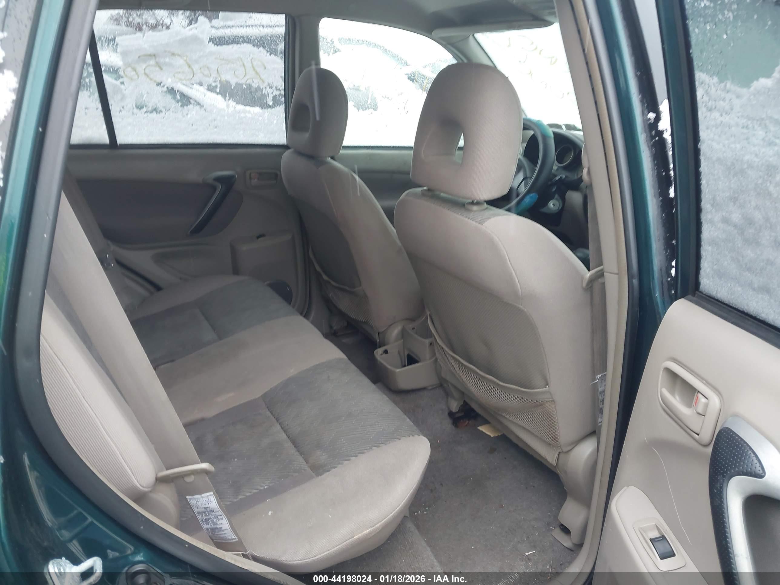 TOYOTA RAV4 image 8
