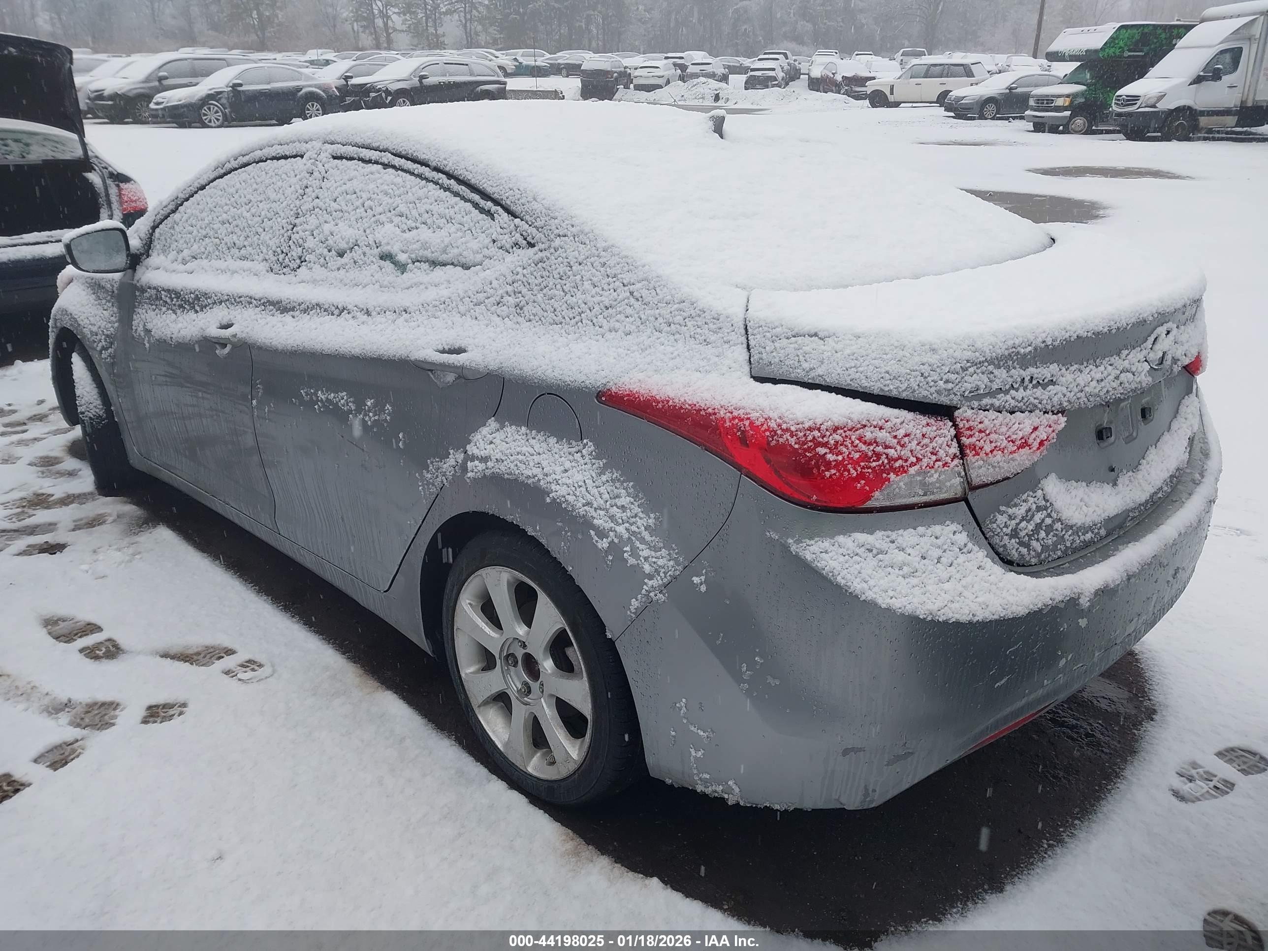 HYUNDAI ELANTRA image 3