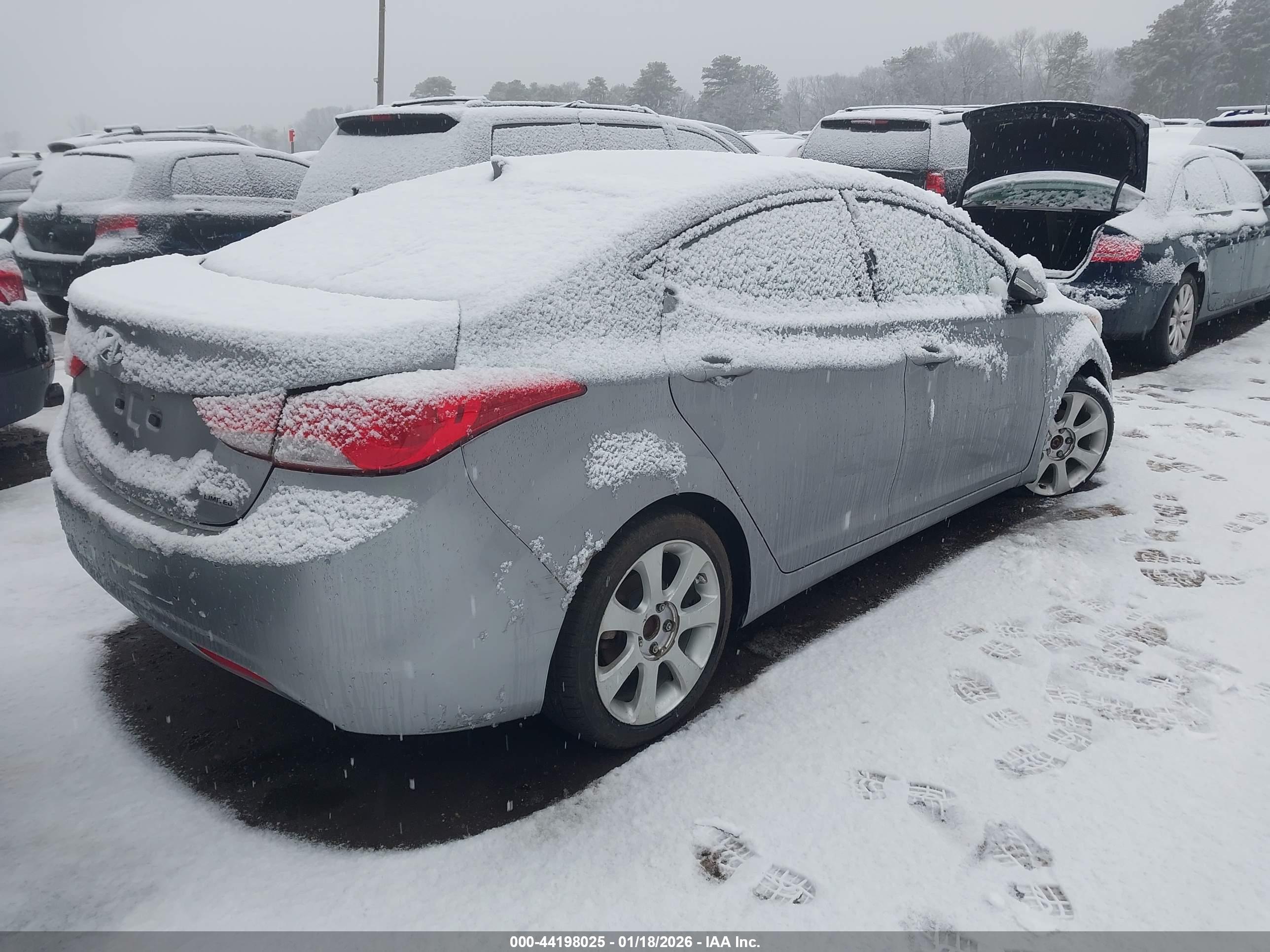 HYUNDAI ELANTRA image 4