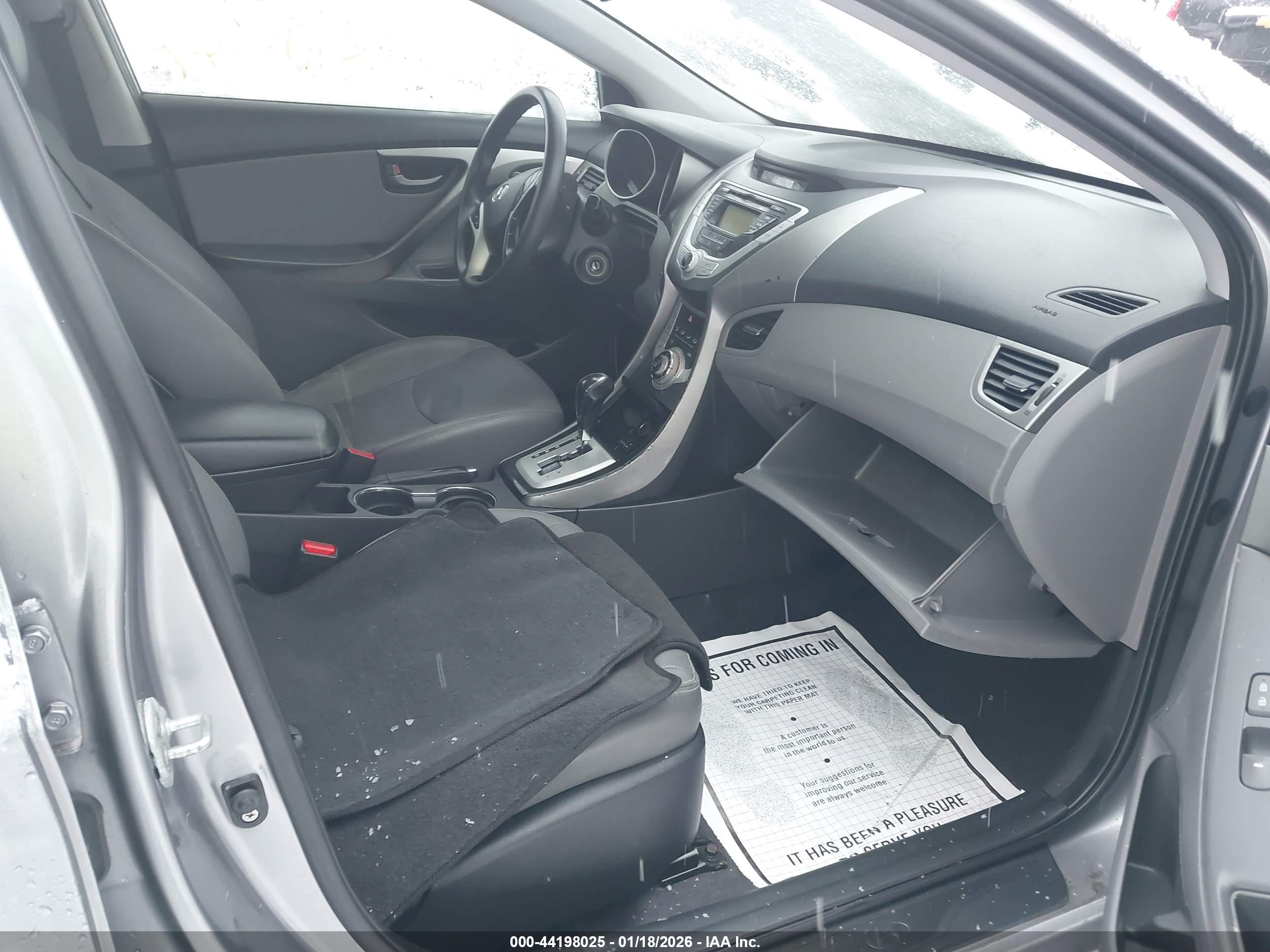 HYUNDAI ELANTRA image 5
