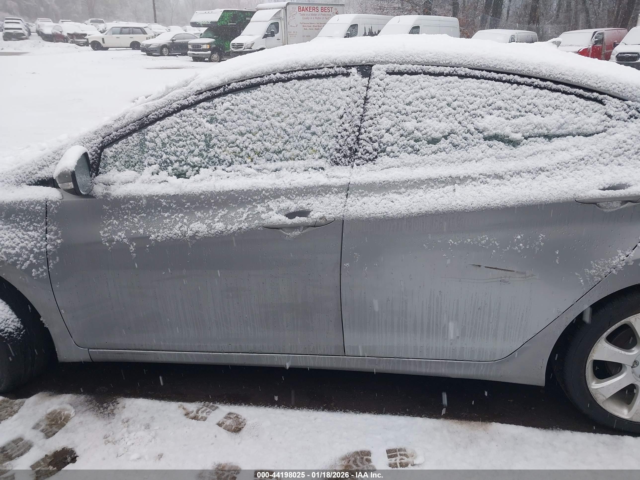 HYUNDAI ELANTRA image 6