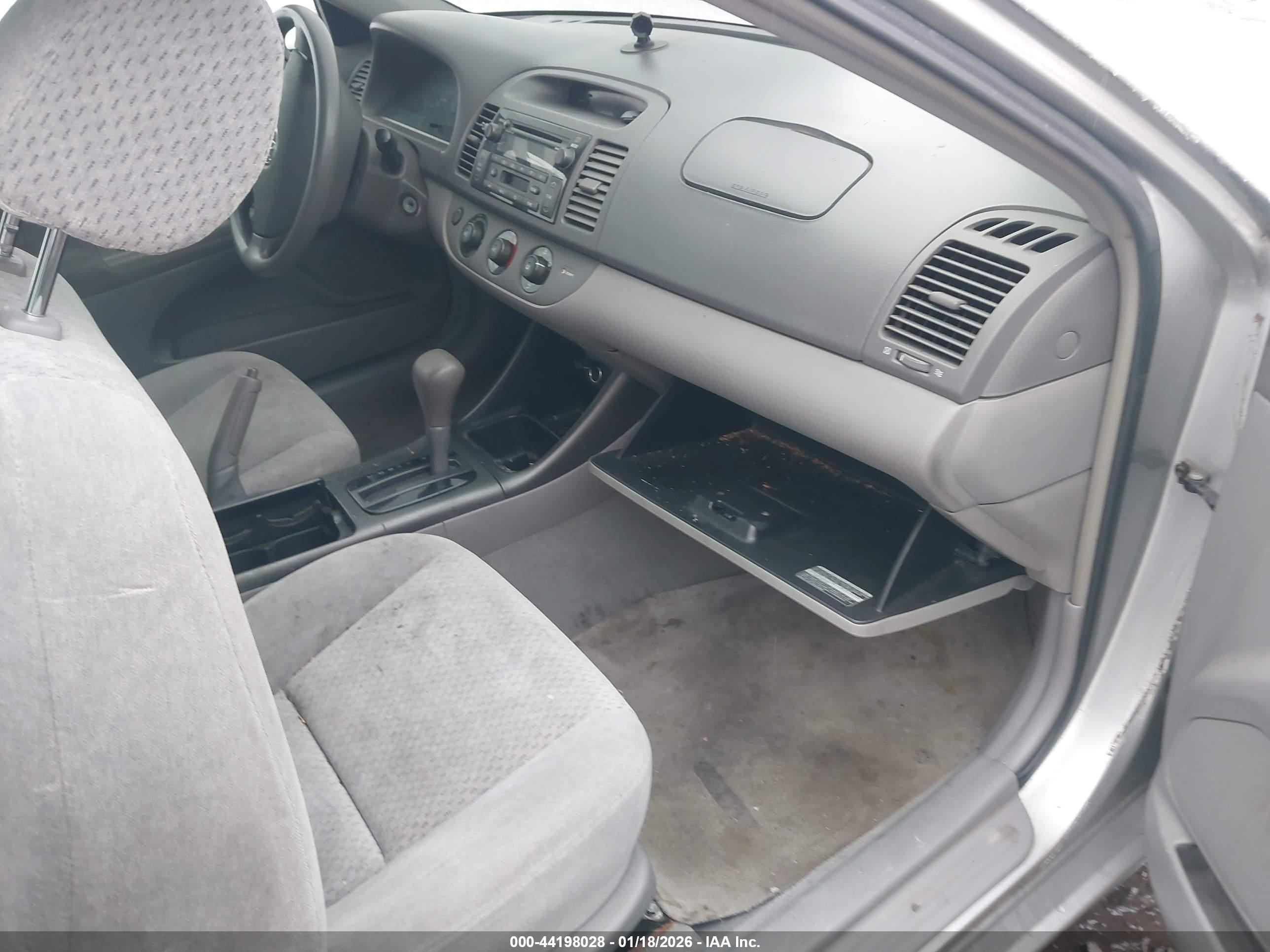 TOYOTA CAMRY image 5