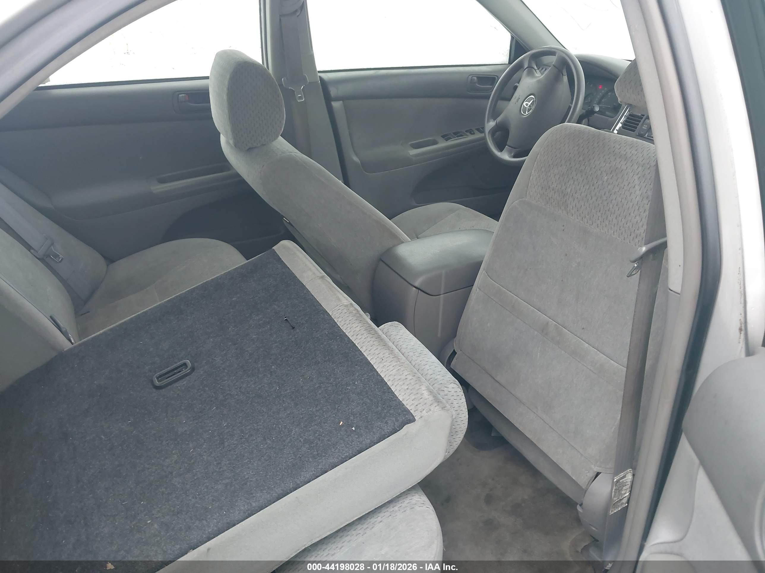 TOYOTA CAMRY image 8